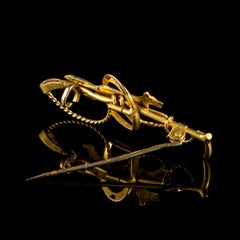 Antique Victorian Hunting 15 Carat Gold Victorian circa 1900 Brooch