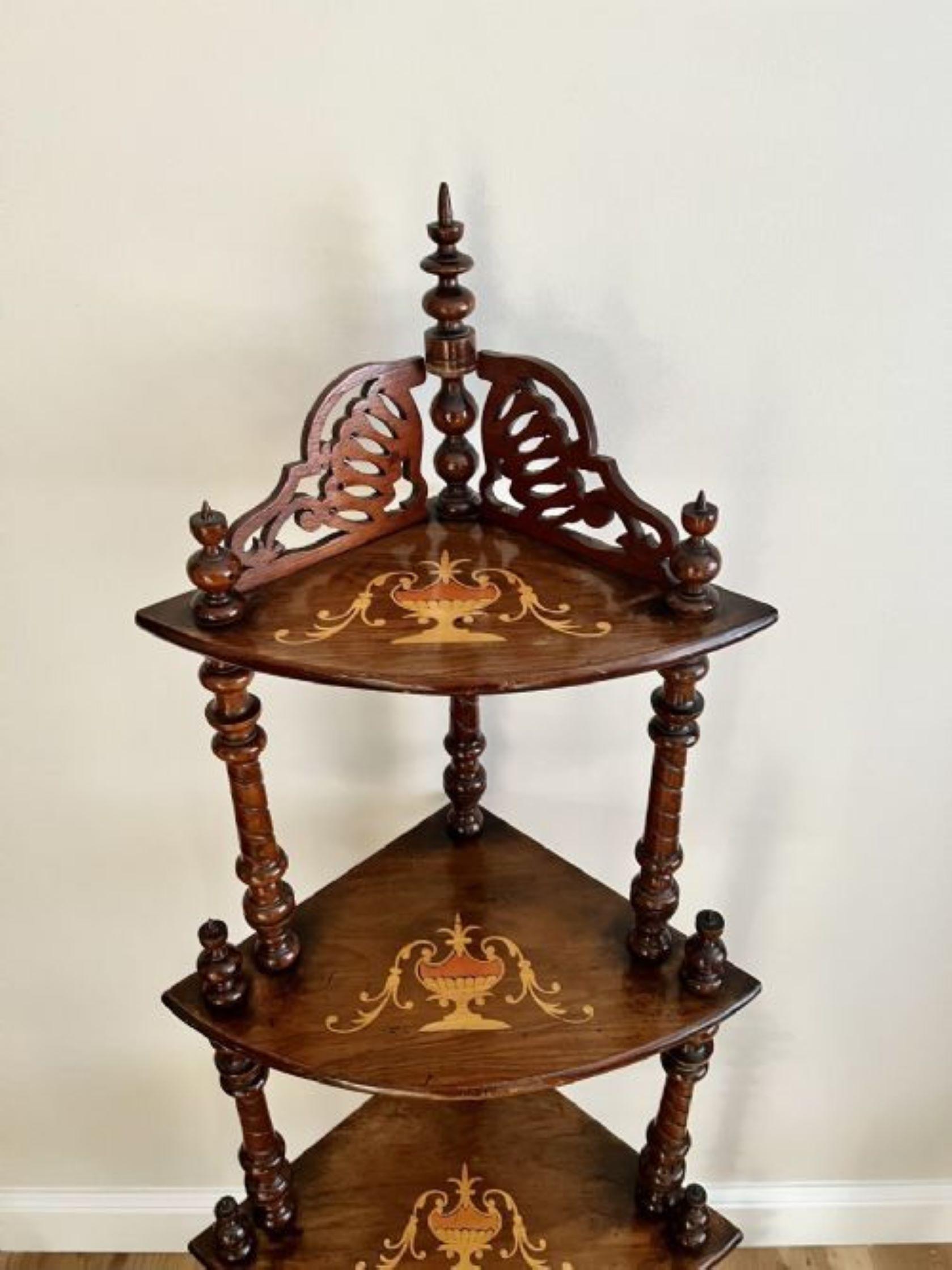 XIXe siècle Ancien meuble d'angle victorien en noyer figuré et marqueté en vente