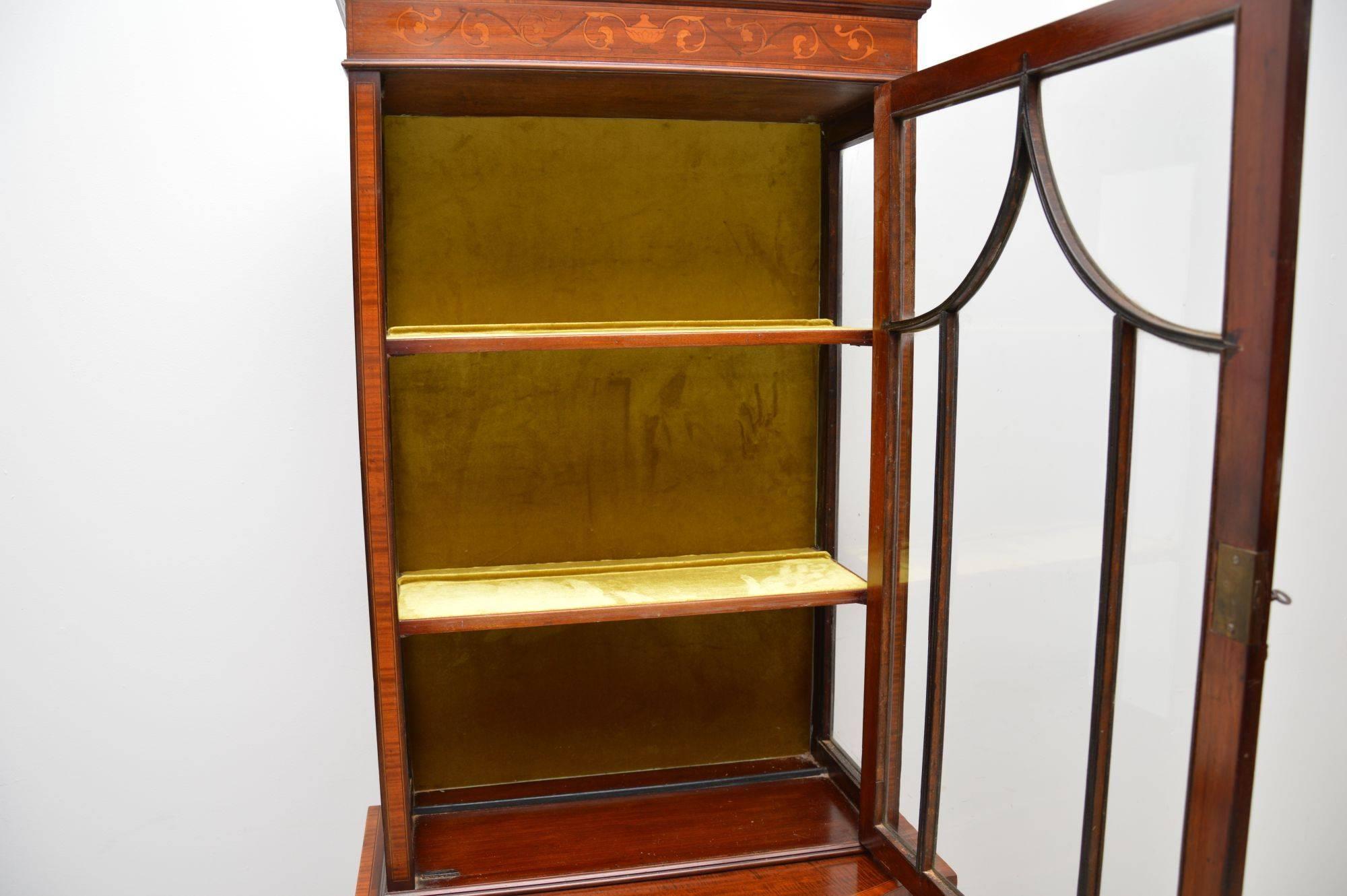 Antique Victorian Inlaid Mahogany Display Cabinet In Excellent Condition In London, GB