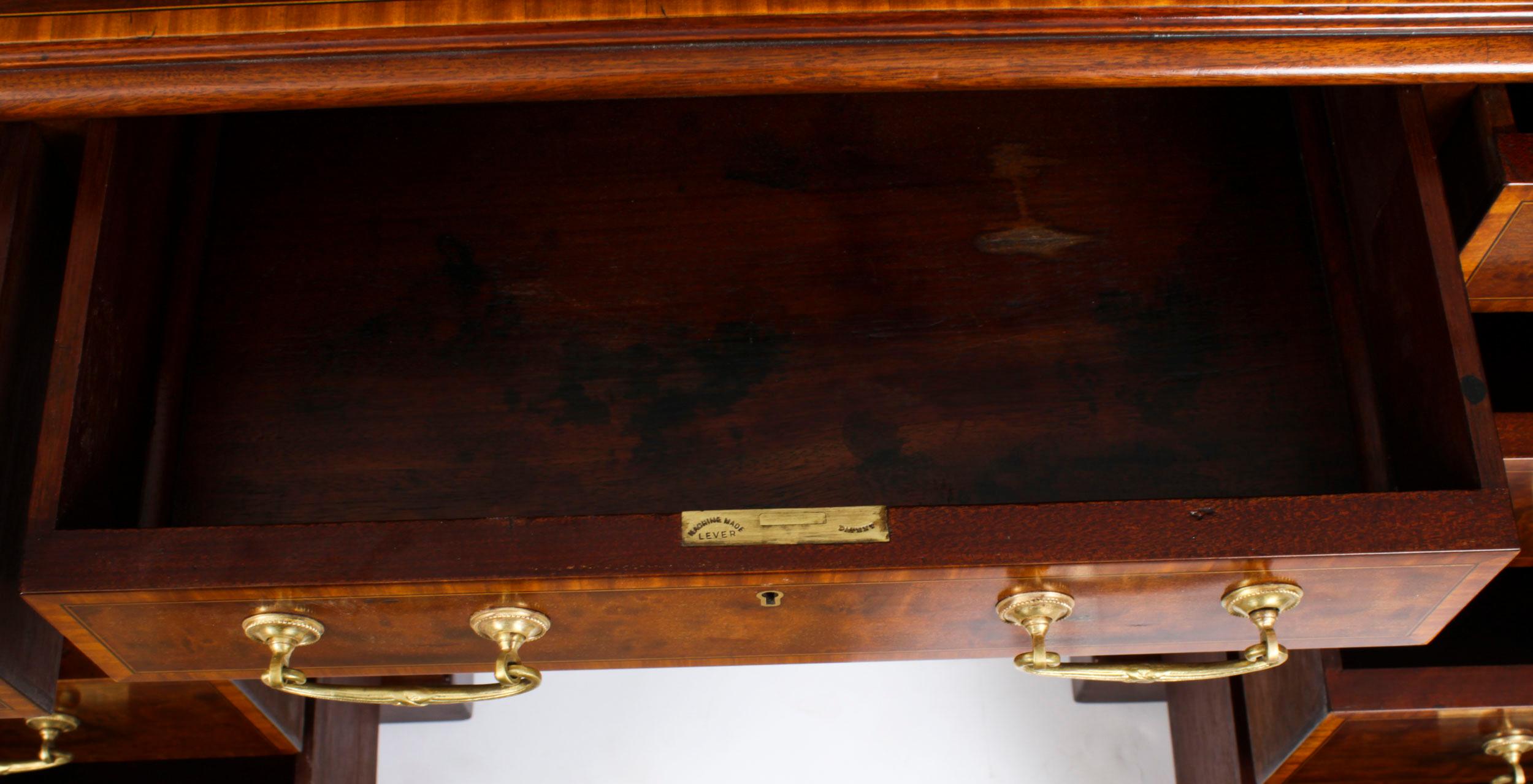 Antique Victorian Inlaid Mahogany Pedestal Desk, 19th Century For Sale 11