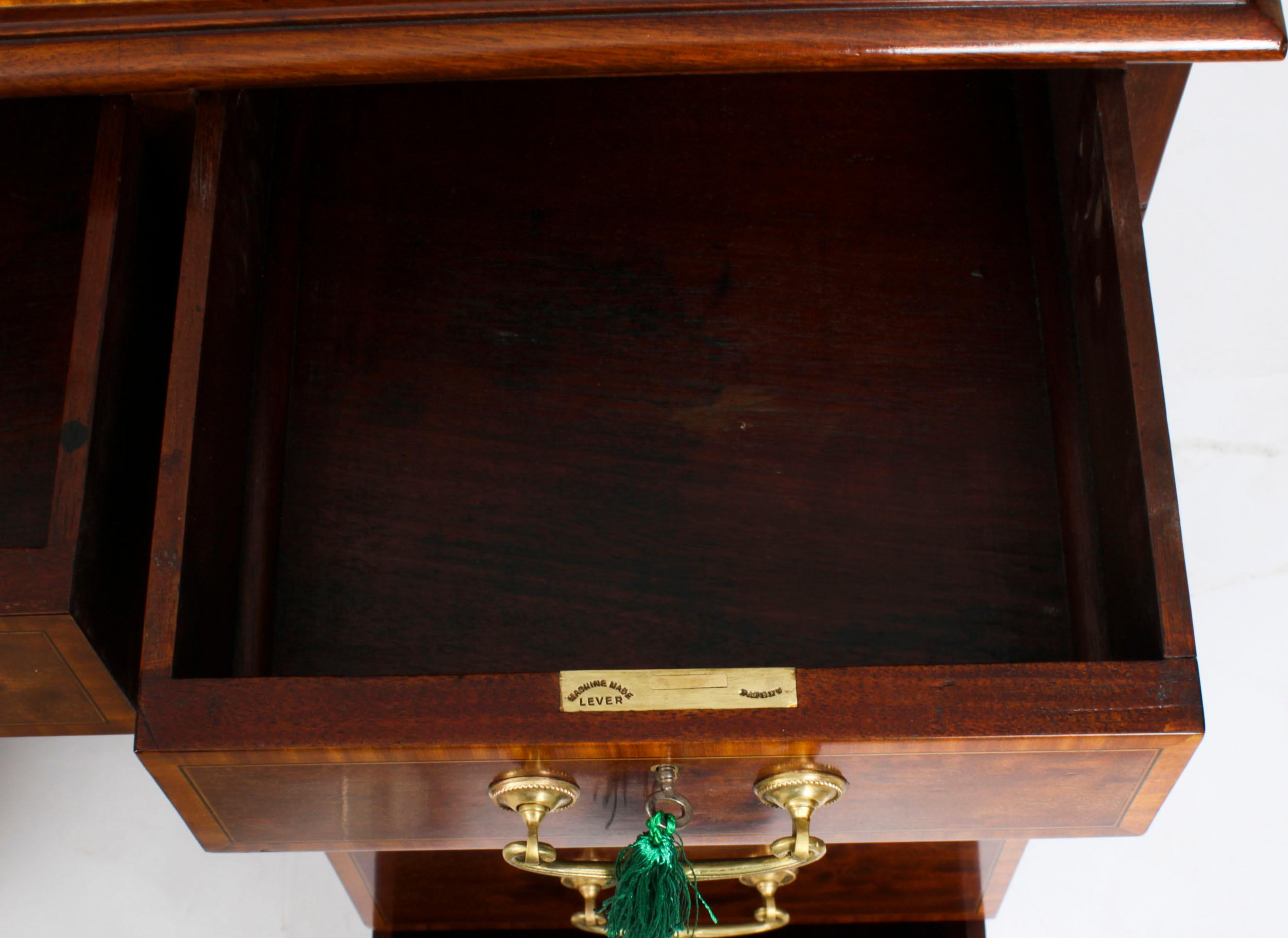 Antique Victorian Inlaid Mahogany Pedestal Desk, 19th Century For Sale 12