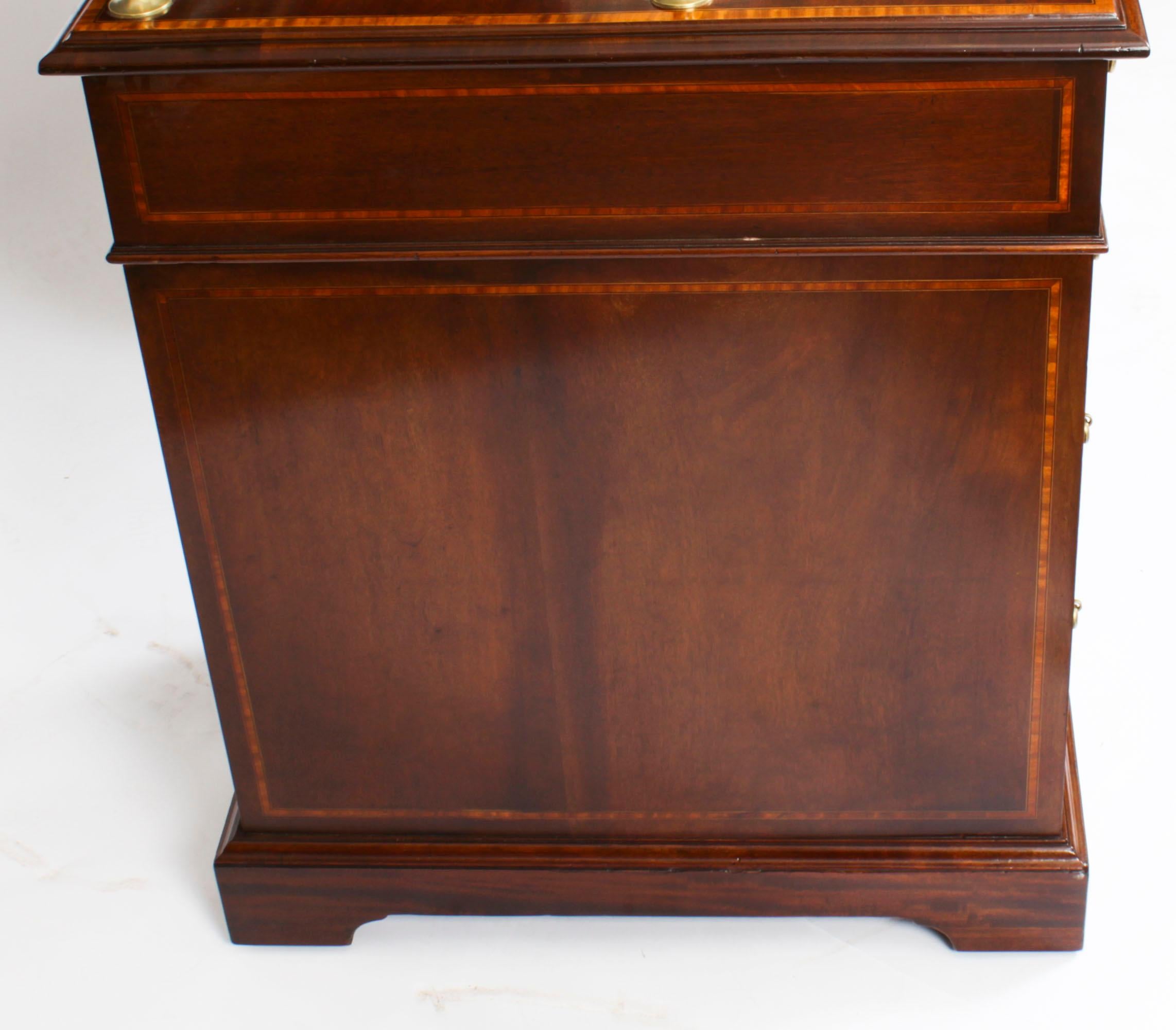 Antique Victorian Inlaid Mahogany Pedestal Desk, 19th Century 13