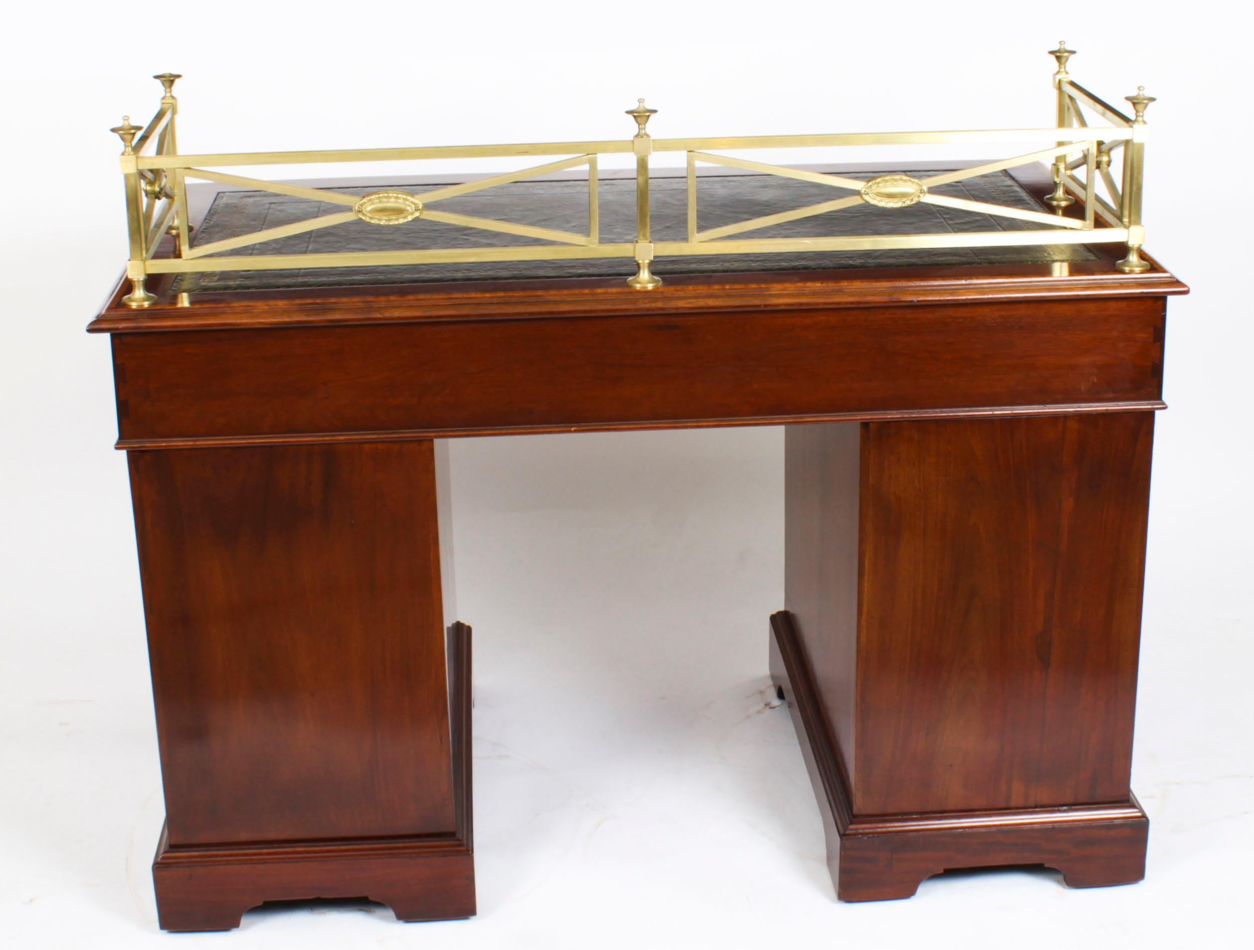 Antique Victorian Inlaid Mahogany Pedestal Desk, 19th Century 15