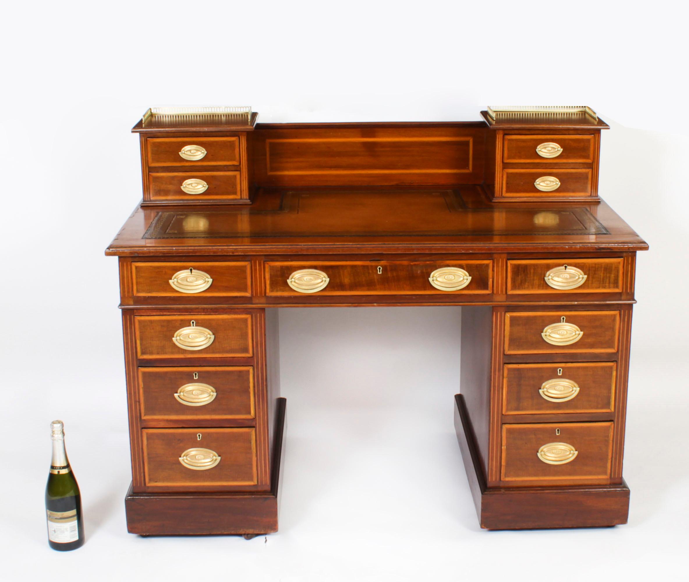 Antique Victorian Inlaid Mahogany Pedestal Desk 19th Century For Sale 15