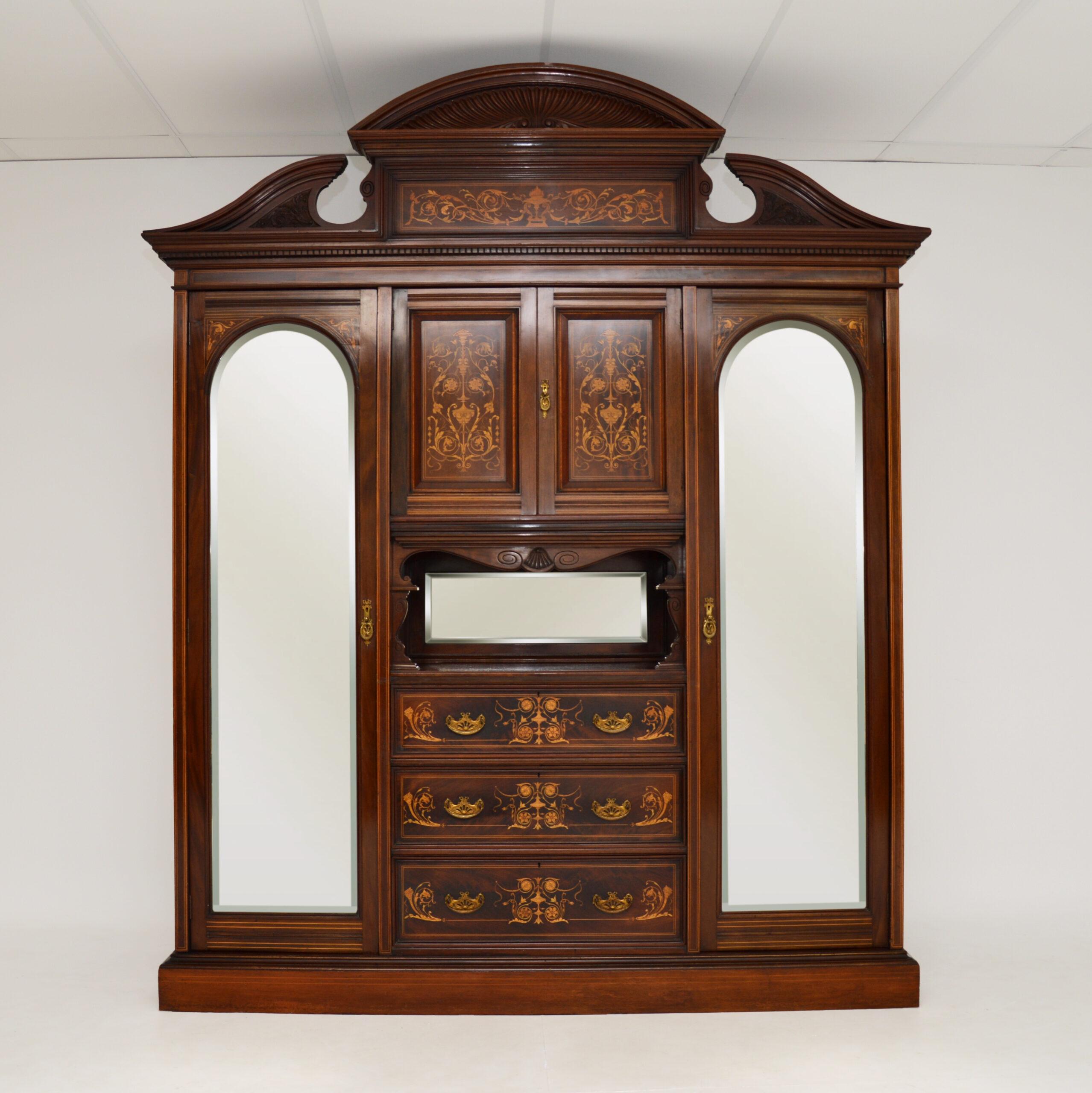 A magnificent antique mahogany Victorian wardrobe of the finest quality, this really is one of the most amazing wardrobes we have ever had. It was made in England by James Shoolbred & co, it dates from the 1880-1890 period.

It is extremely well