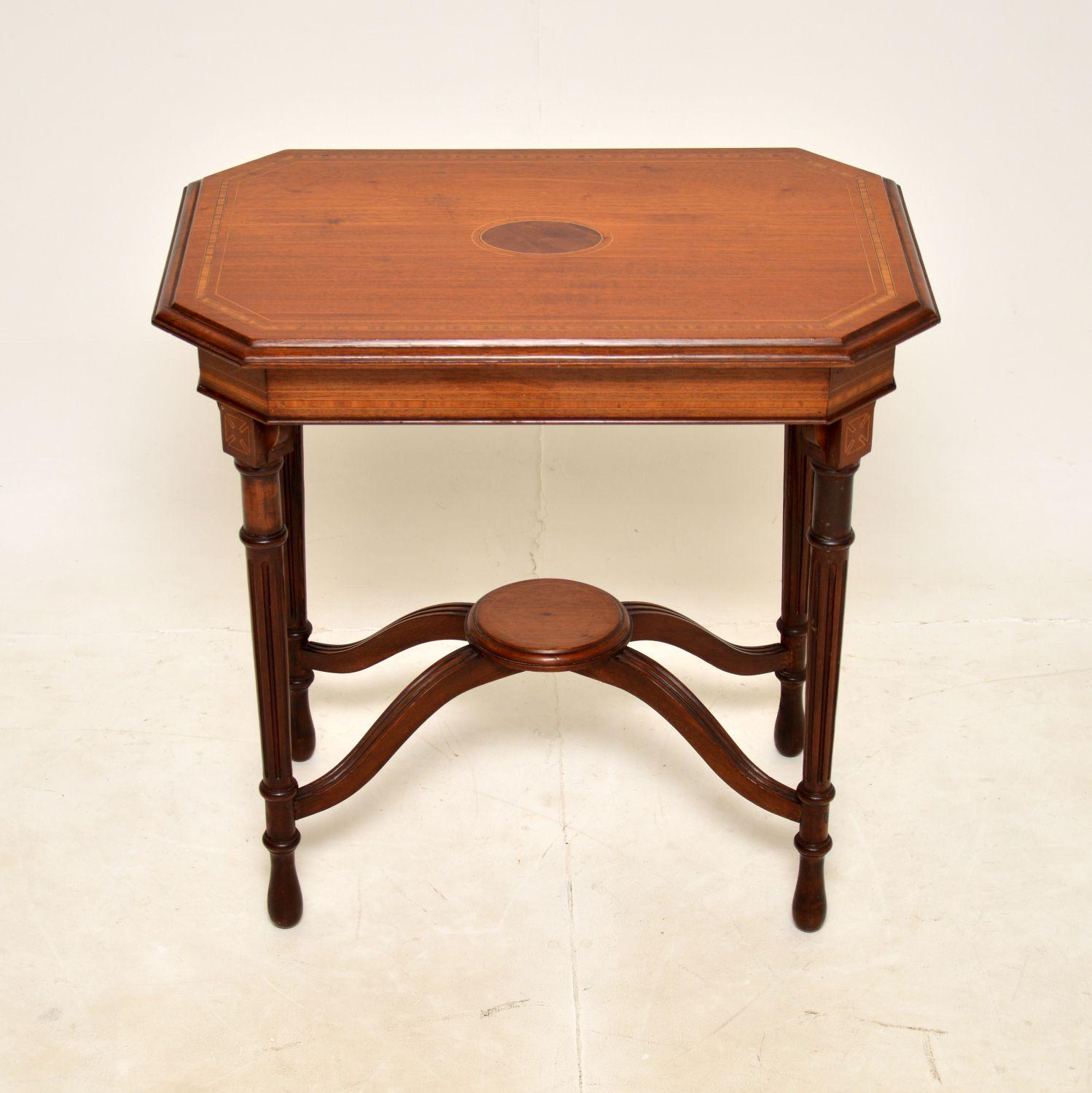 A lovely antique Victorian period occasional side table. This was made in England, it dates from around the 1880-90s period.

This is of excellent quality, with wonderful inlays of walnut and satinwood. The legs are fluted and have a lovely