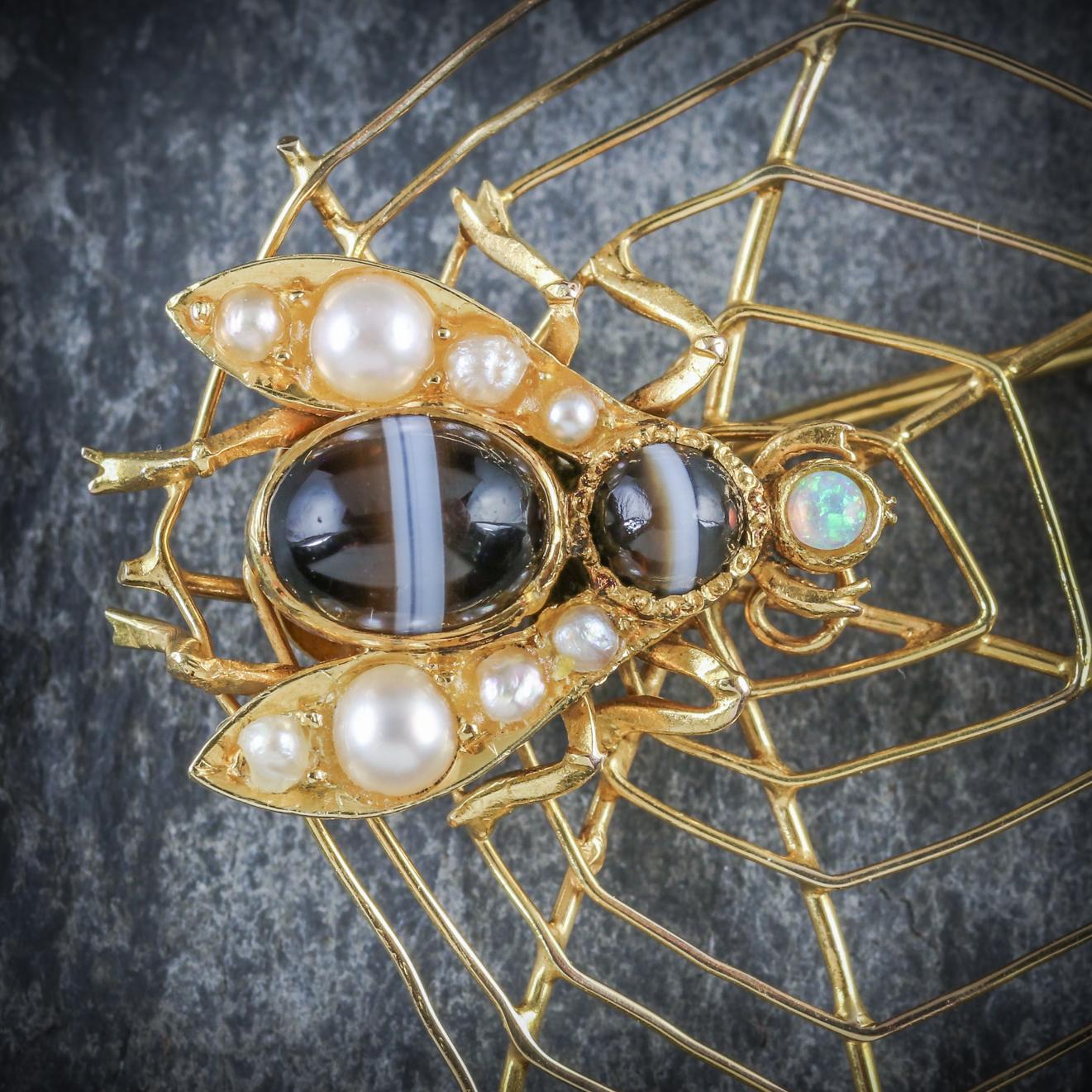 Antique Victorian Insect Brooch 15 Carat Gold Spider and Fly Pendant, circa 1900 In Excellent Condition For Sale In Lancaster , GB