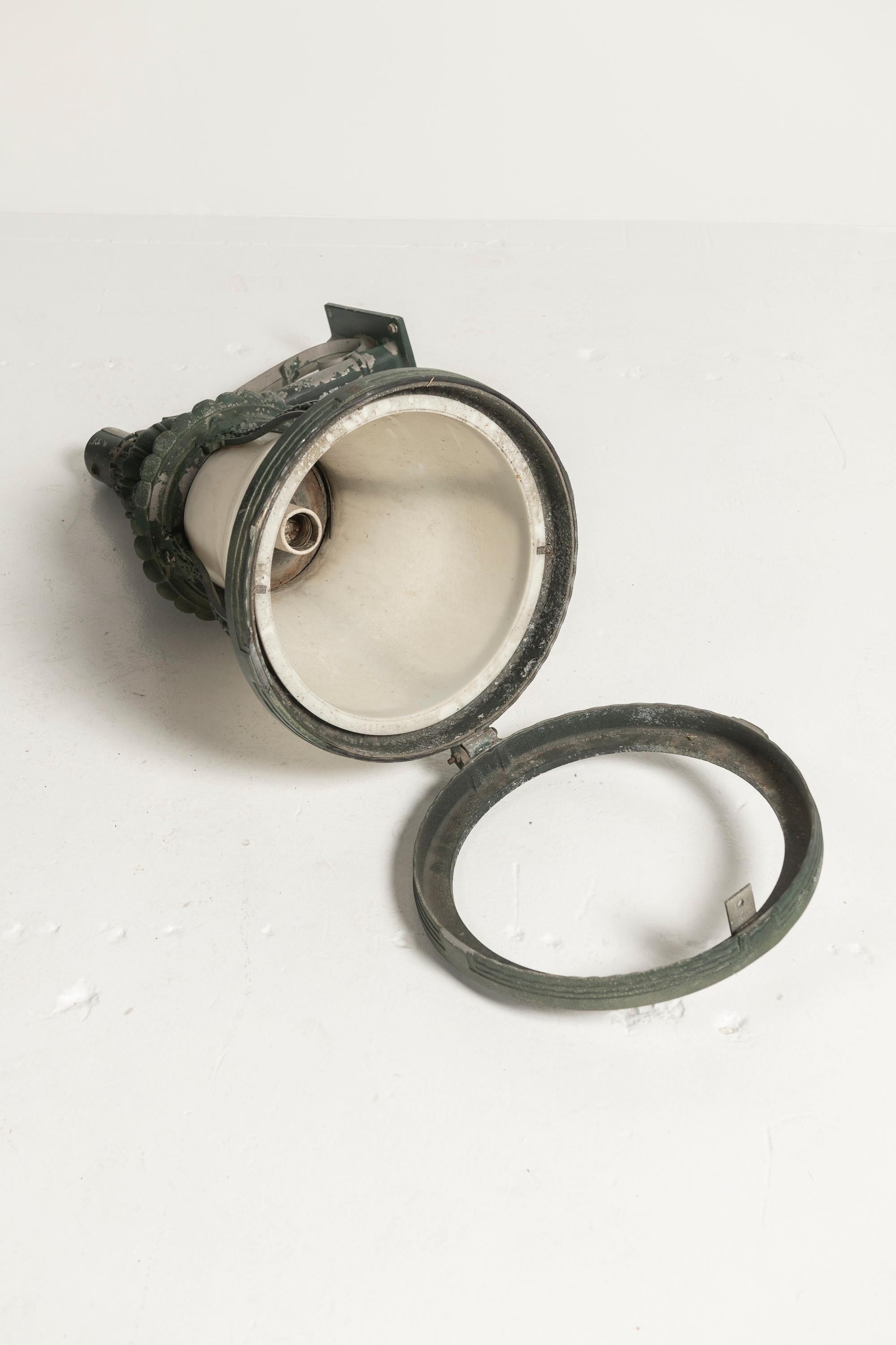 Calco Lampade/Lanterne antiche di ispirazione vittoriana con struttura in metallo fuso in vendita