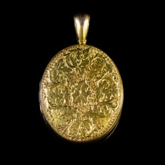 Antique Victorian Ivy Engraved Locket 18 Carat Gold, circa 1880