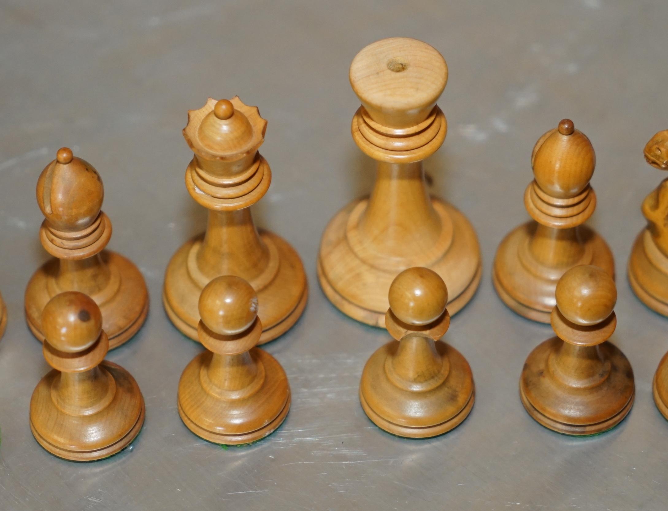 ANTIQUE JEU DE CHESSES JACQUE STAUNTON CHESSMAN ESTAMPÉ EN BOÎTE D'ORIGINE VICTORIENNE en vente 2