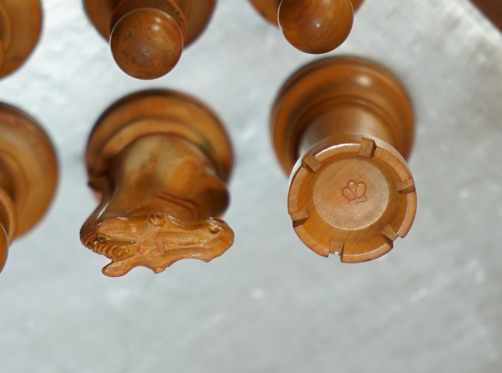 ANTIQUE JEU DE CHESSES JACQUE STAUNTON CHESSMAN ESTAMPÉ EN BOÎTE D'ORIGINE VICTORIENNE en vente 4