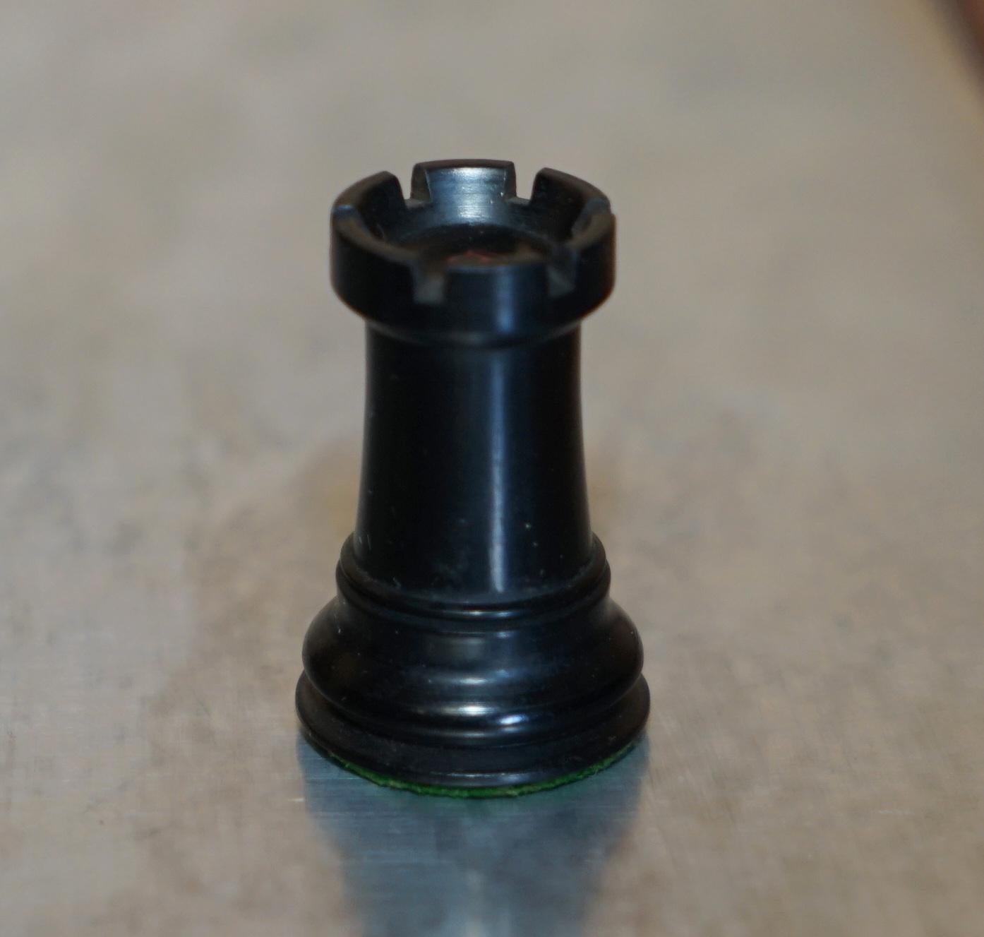 ANTIQUE JEU DE CHESSES JACQUE STAUNTON CHESSMAN ESTAMPÉ EN BOÎTE D'ORIGINE VICTORIENNE en vente 8