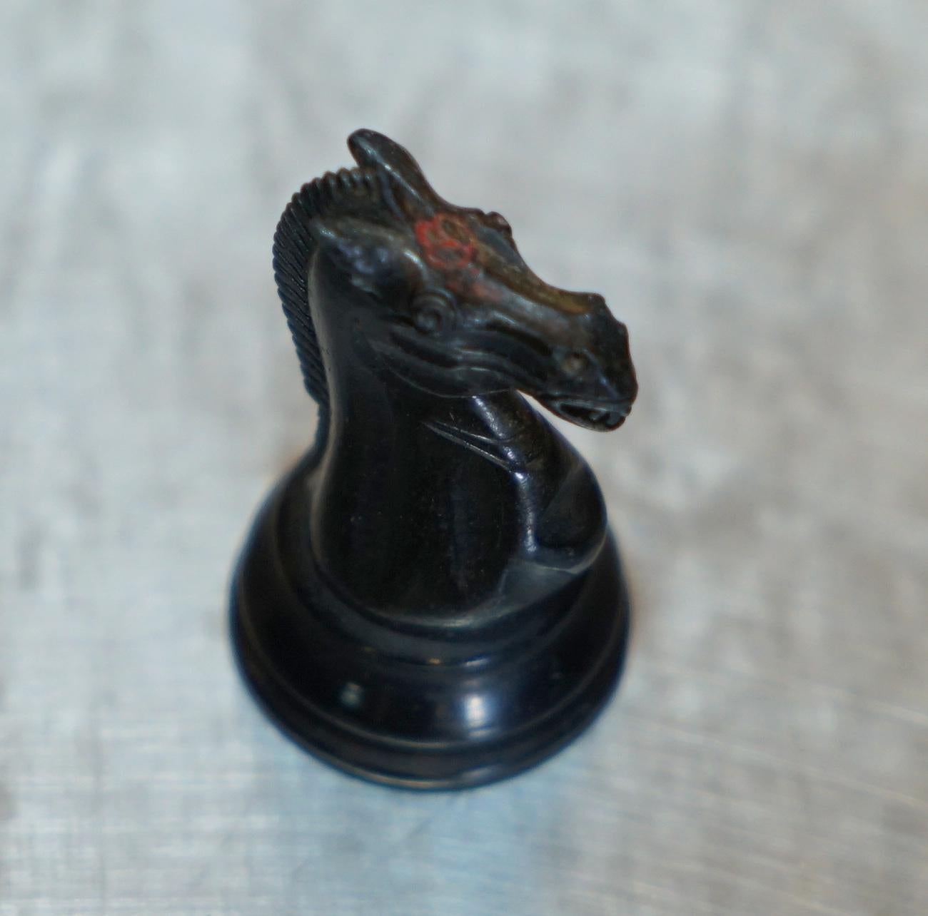 ANTIQUE JEU DE CHESSES JACQUE STAUNTON CHESSMAN ESTAMPÉ EN BOÎTE D'ORIGINE VICTORIENNE en vente 10