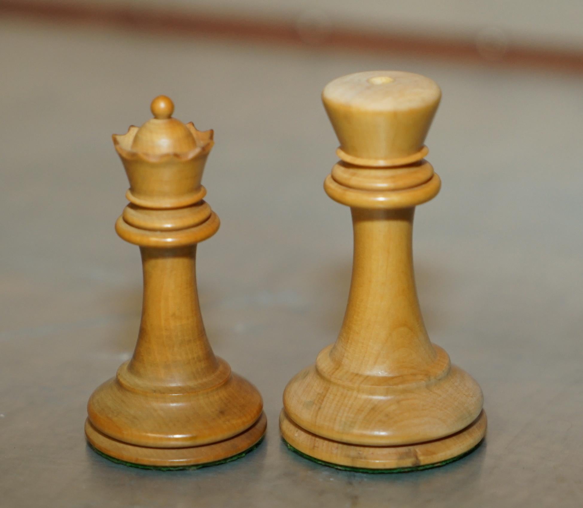 ANTIQUE JEU DE CHESSES JACQUE STAUNTON CHESSMAN ESTAMPÉ EN BOÎTE D'ORIGINE VICTORIENNE en vente 11