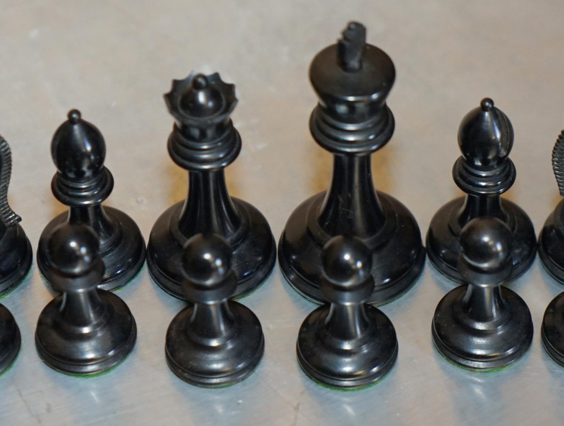 Anglais ANTIQUE JEU DE CHESSES JACQUE STAUNTON CHESSMAN ESTAMPÉ EN BOÎTE D'ORIGINE VICTORIENNE en vente