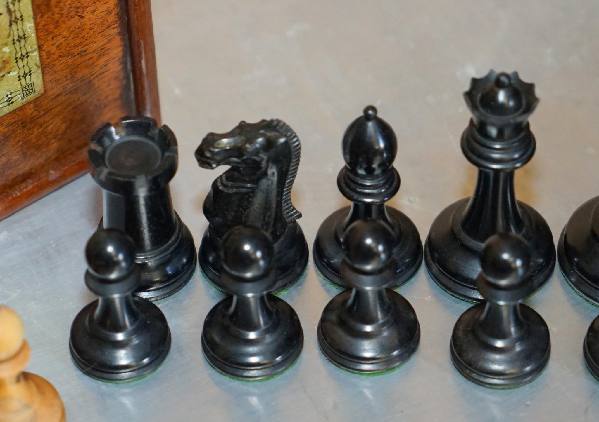 Fait main ANTIQUE JEU DE CHESSES JACQUE STAUNTON CHESSMAN ESTAMPÉ EN BOÎTE D'ORIGINE VICTORIENNE en vente