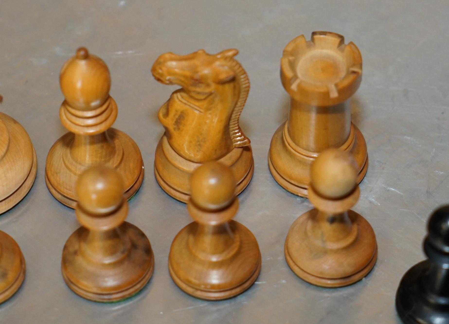 ANTIQUE JEU DE CHESSES JACQUE STAUNTON CHESSMAN ESTAMPÉ EN BOÎTE D'ORIGINE VICTORIENNE en vente 1