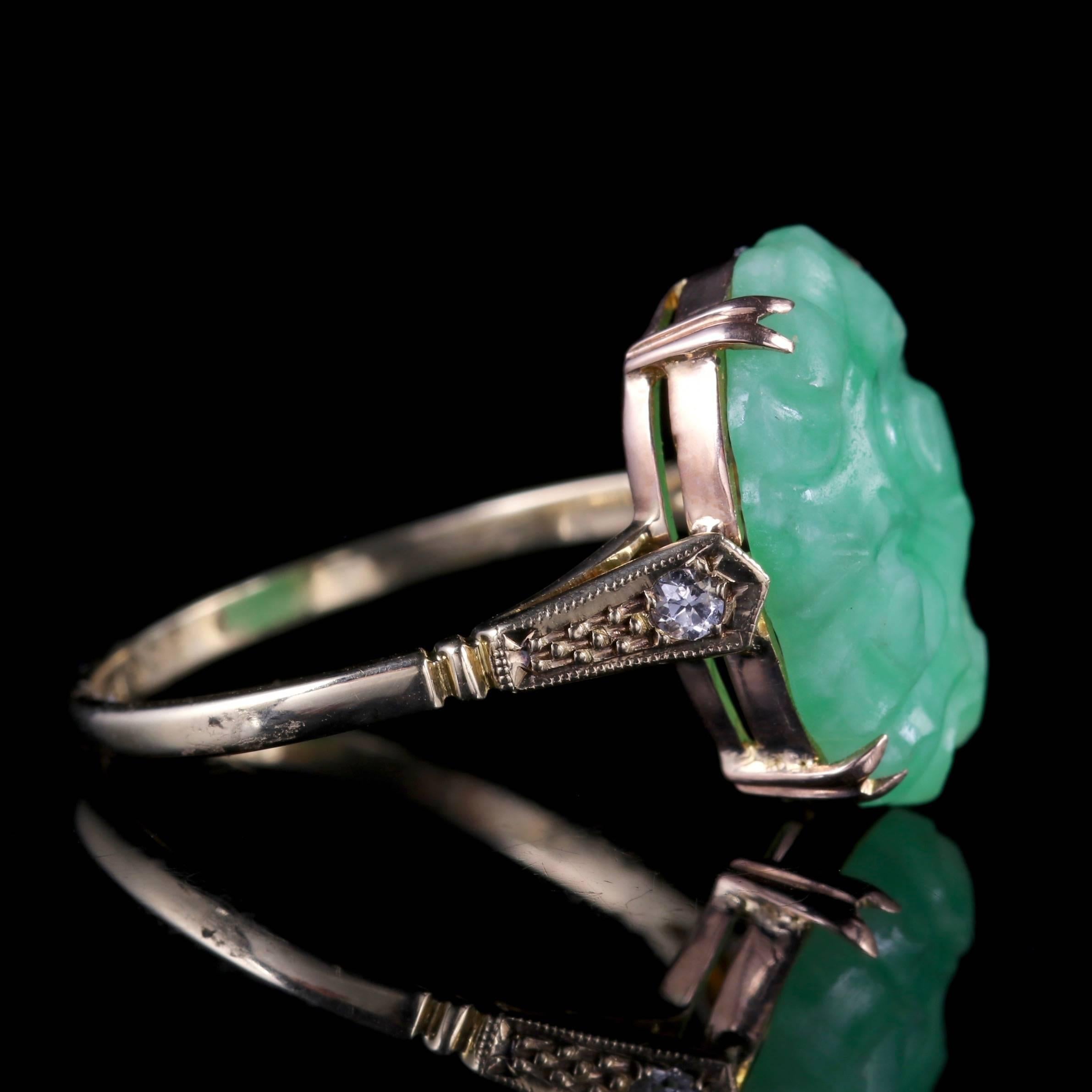 Women's Antique Victorian Jade Ring Spinel 9 Carat Gold, circa 1900 For Sale