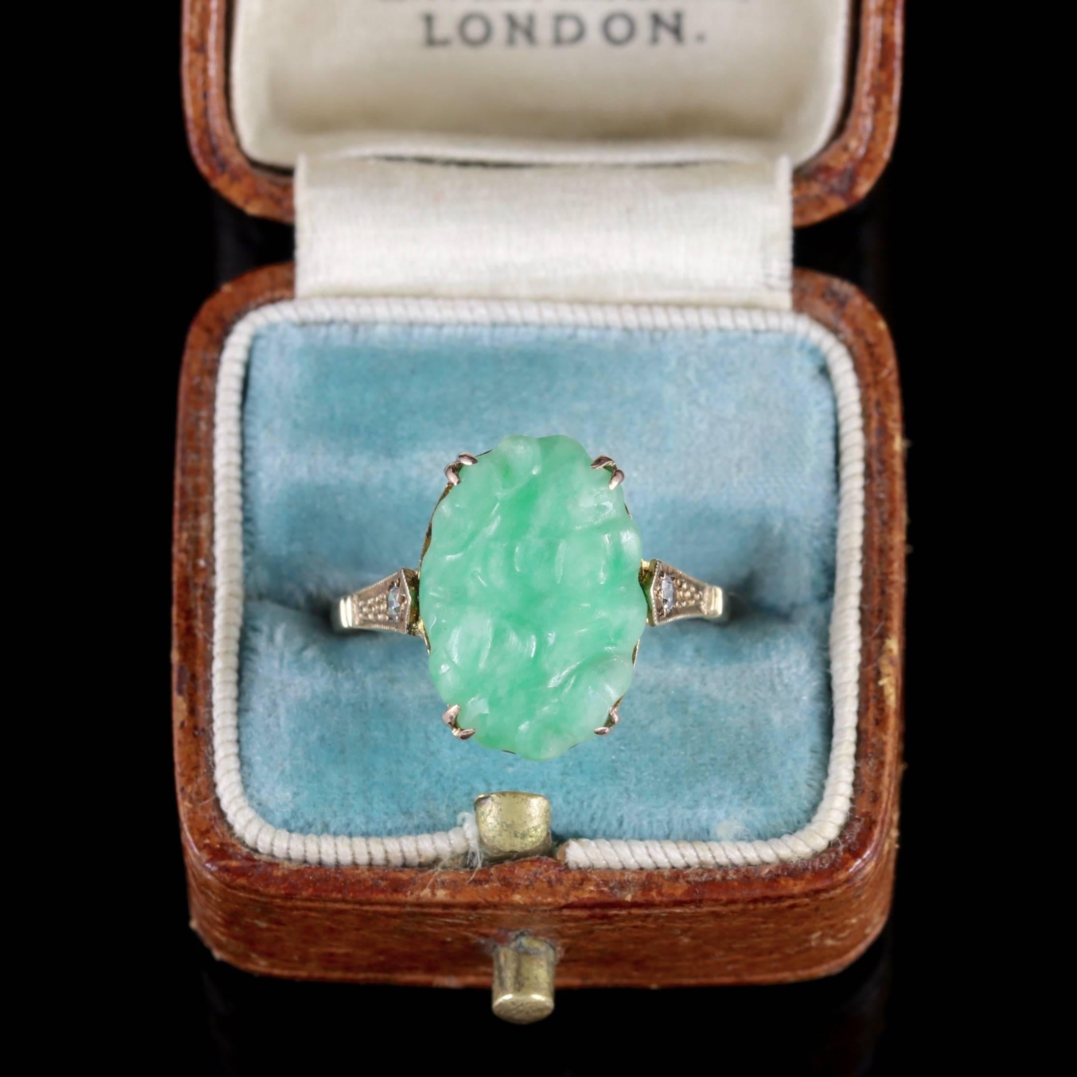 Antique Victorian Jade Ring Spinel 9 Carat Gold, circa 1900 For Sale 4