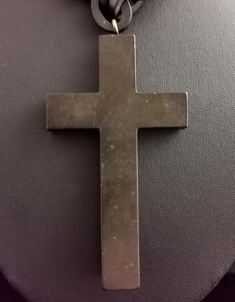 Broche croix de gardian Camargue en résine DLG Christian