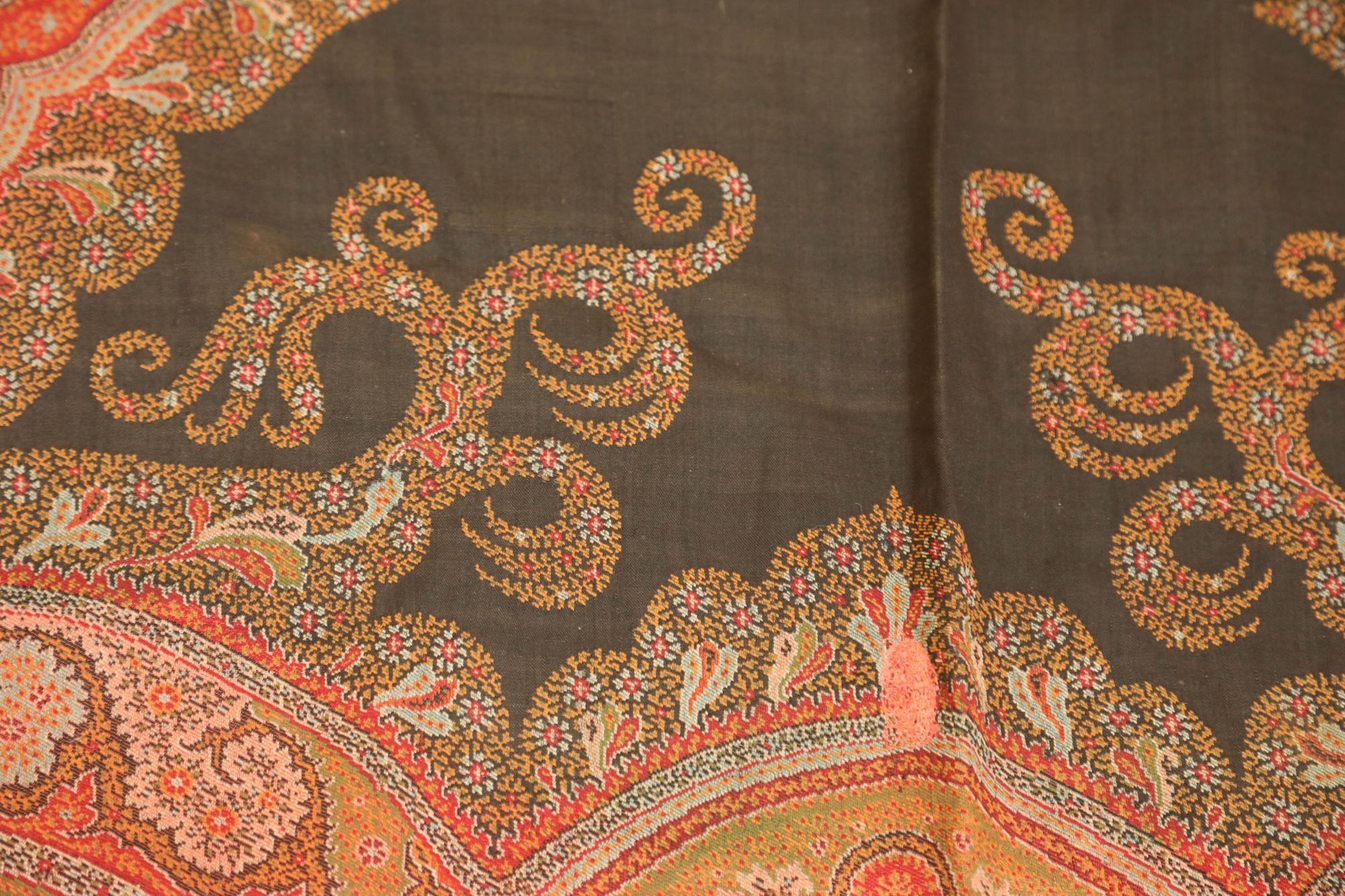 Châle victorien Cachemire Paisley cachemire ancien 19ème siècle en vente 1
