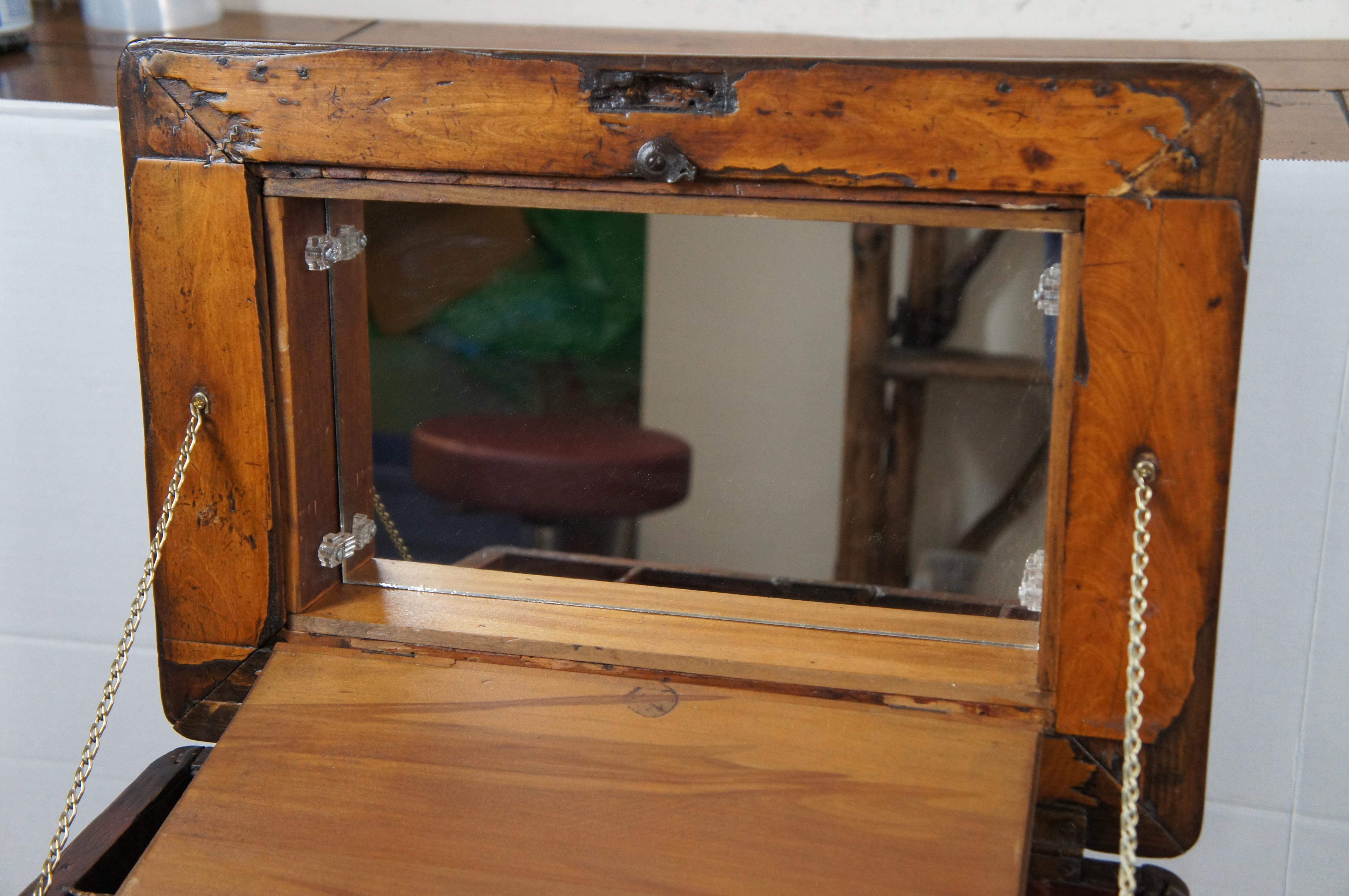 Feutrine Antique Victorian Ladies Bobbin Turned Mahogany Sewing Table Stand Mirror en vente