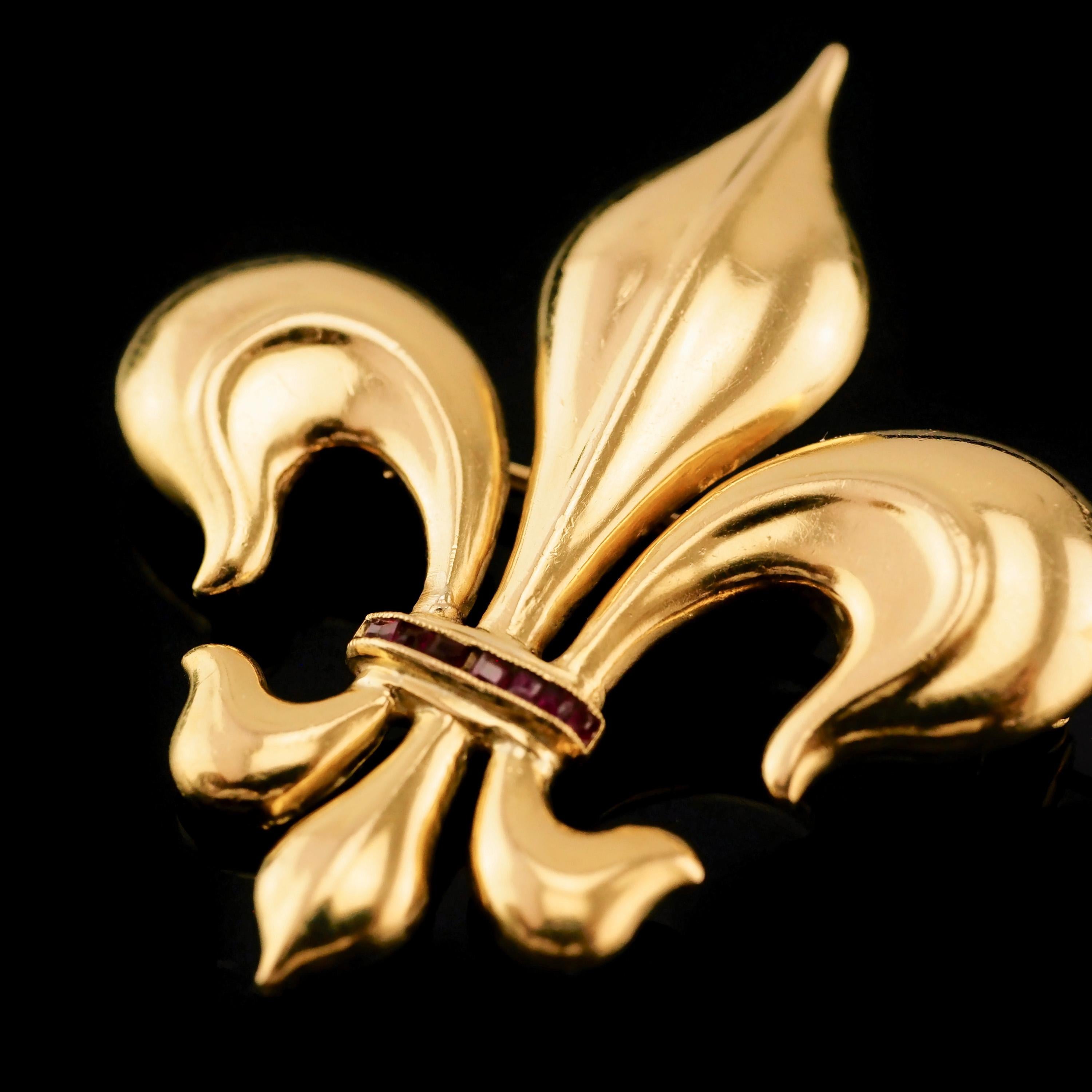 Antiguo broche victoriano grande de oro de 18 quilates y flor de lis de rubí, c.1900 en venta 8