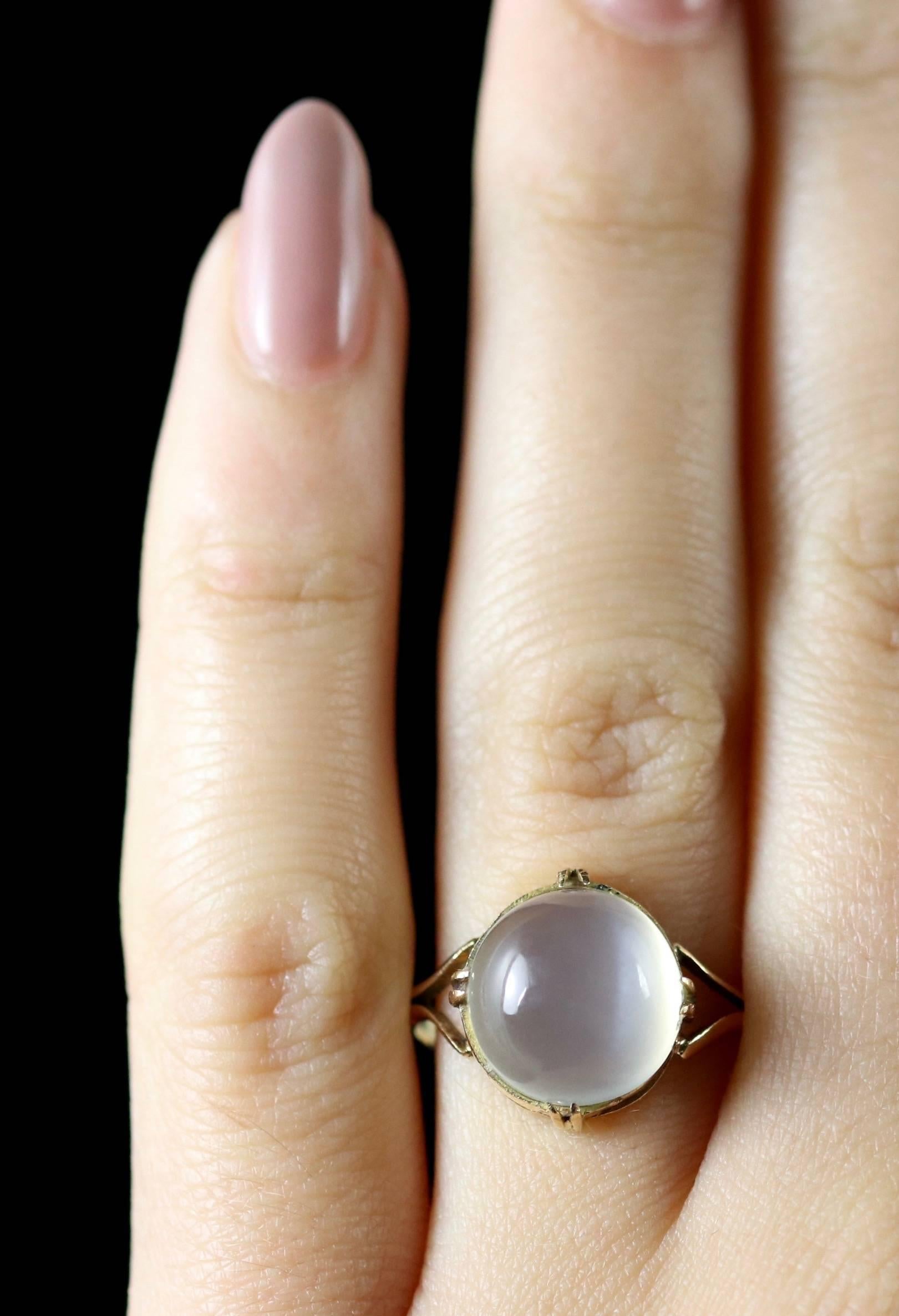 Antique Victorian Large Moonstone Ring 18 Carat, circa 1900 4