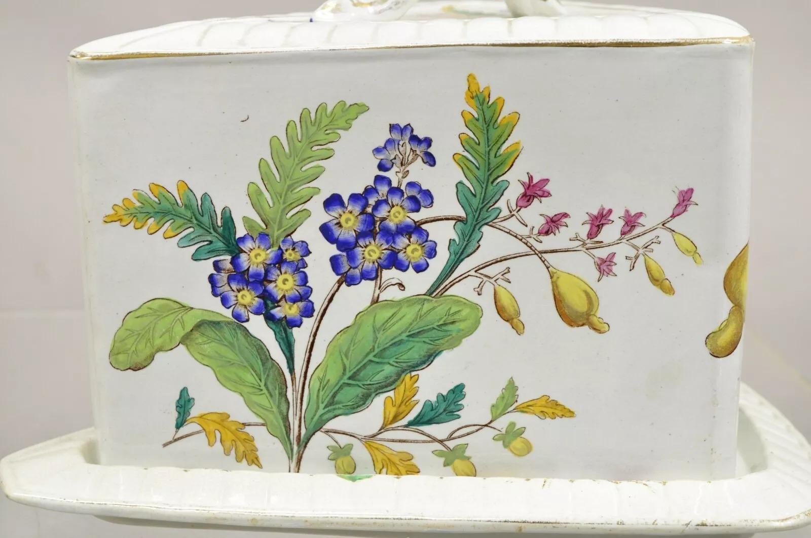 Victorien Grand plat à fromage victorien ancien couvert de porcelaine avec fleurs et feuilles en vente