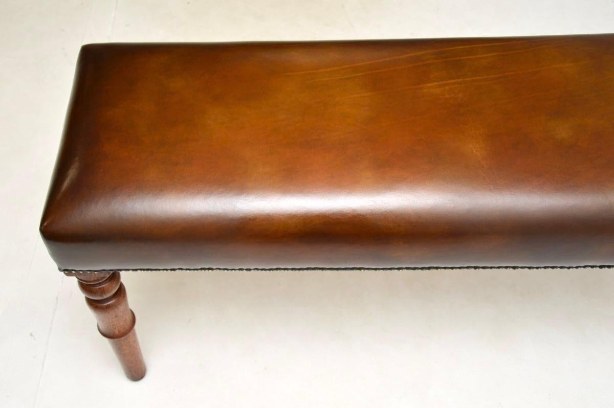 Antique Victorian Leather and Oak Stool / Bench In Good Condition For Sale In London, GB