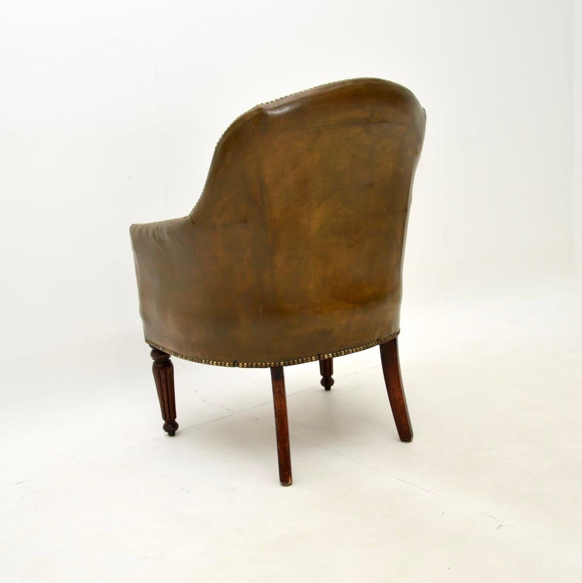 Antique Victorian Leather Armchair In Good Condition For Sale In London, GB