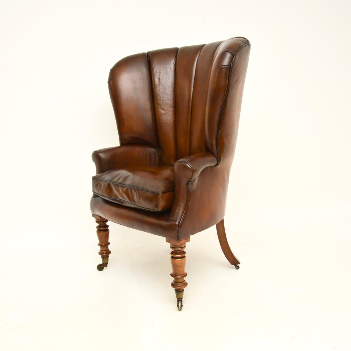 Antique Victorian Leather Barrel Back Wing Armchair In Good Condition For Sale In London, GB
