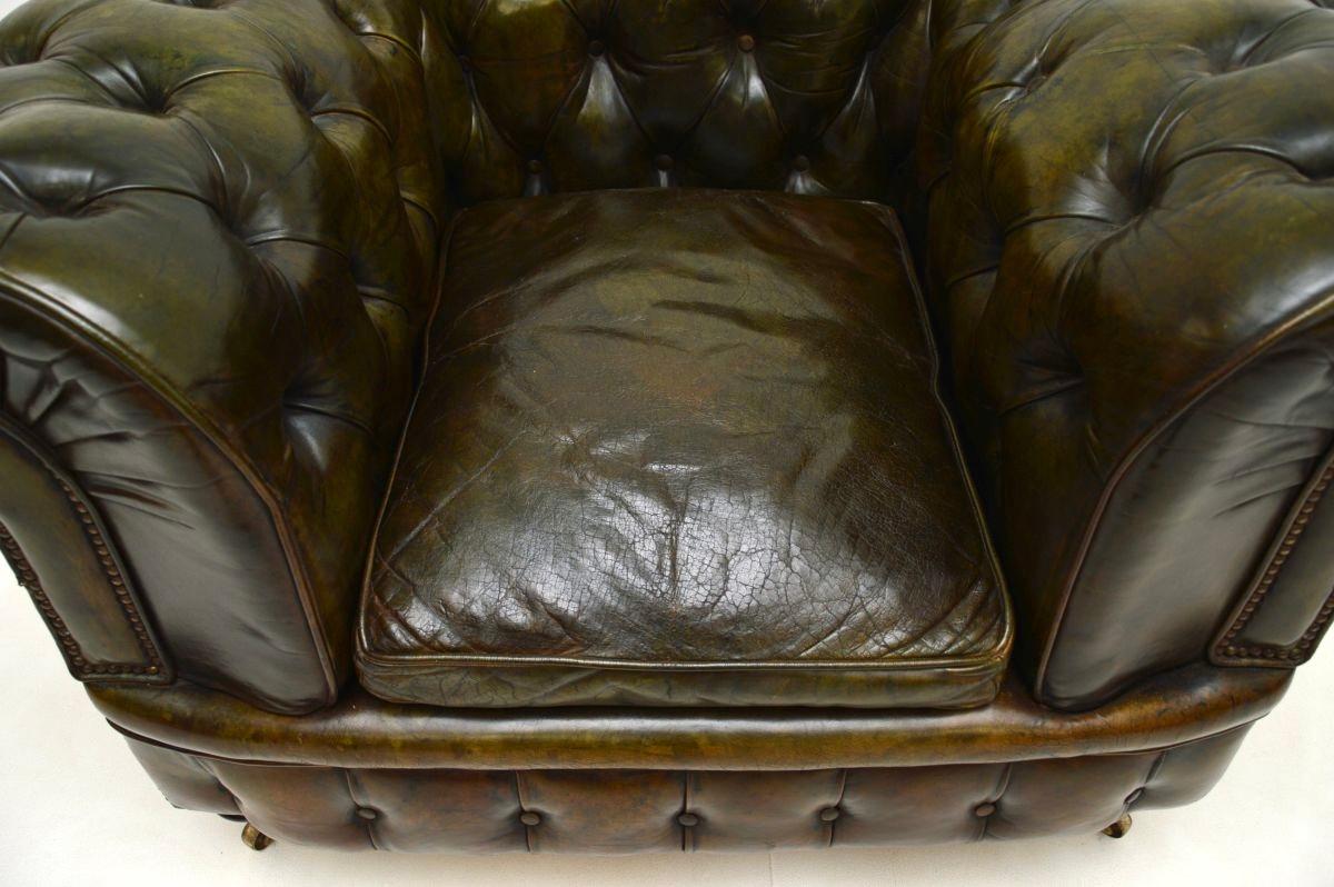 Fauteuil Chesterfield ancien en cuir de l'époque victorienne en vente 4