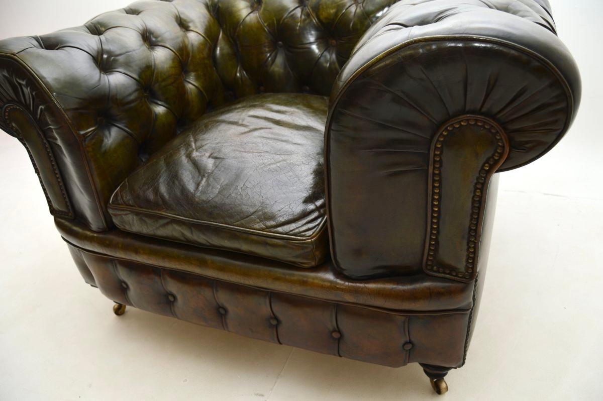 Fauteuil Chesterfield ancien en cuir de l'époque victorienne en vente 5