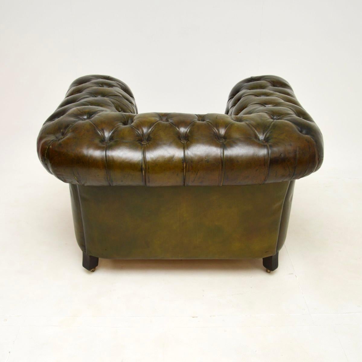 Fin du XIXe siècle Fauteuil Chesterfield ancien en cuir de l'époque victorienne en vente