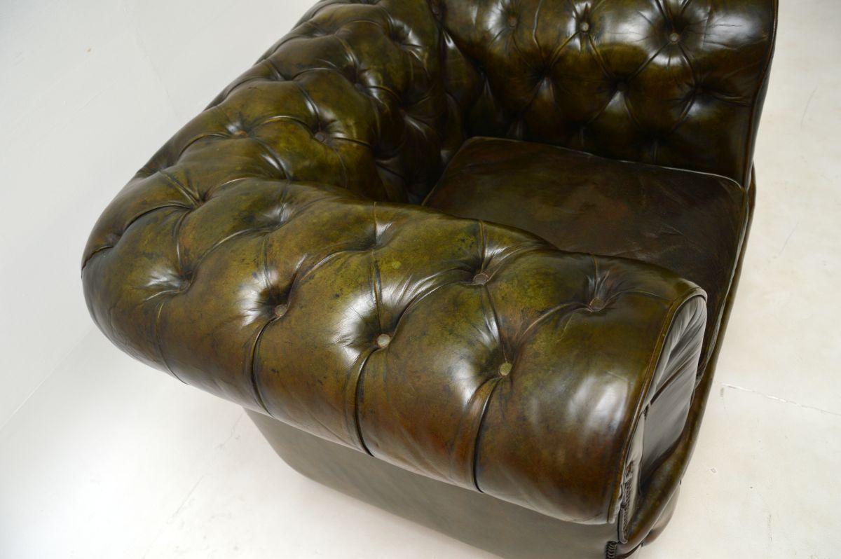 Fauteuil Chesterfield ancien en cuir de l'époque victorienne en vente 1