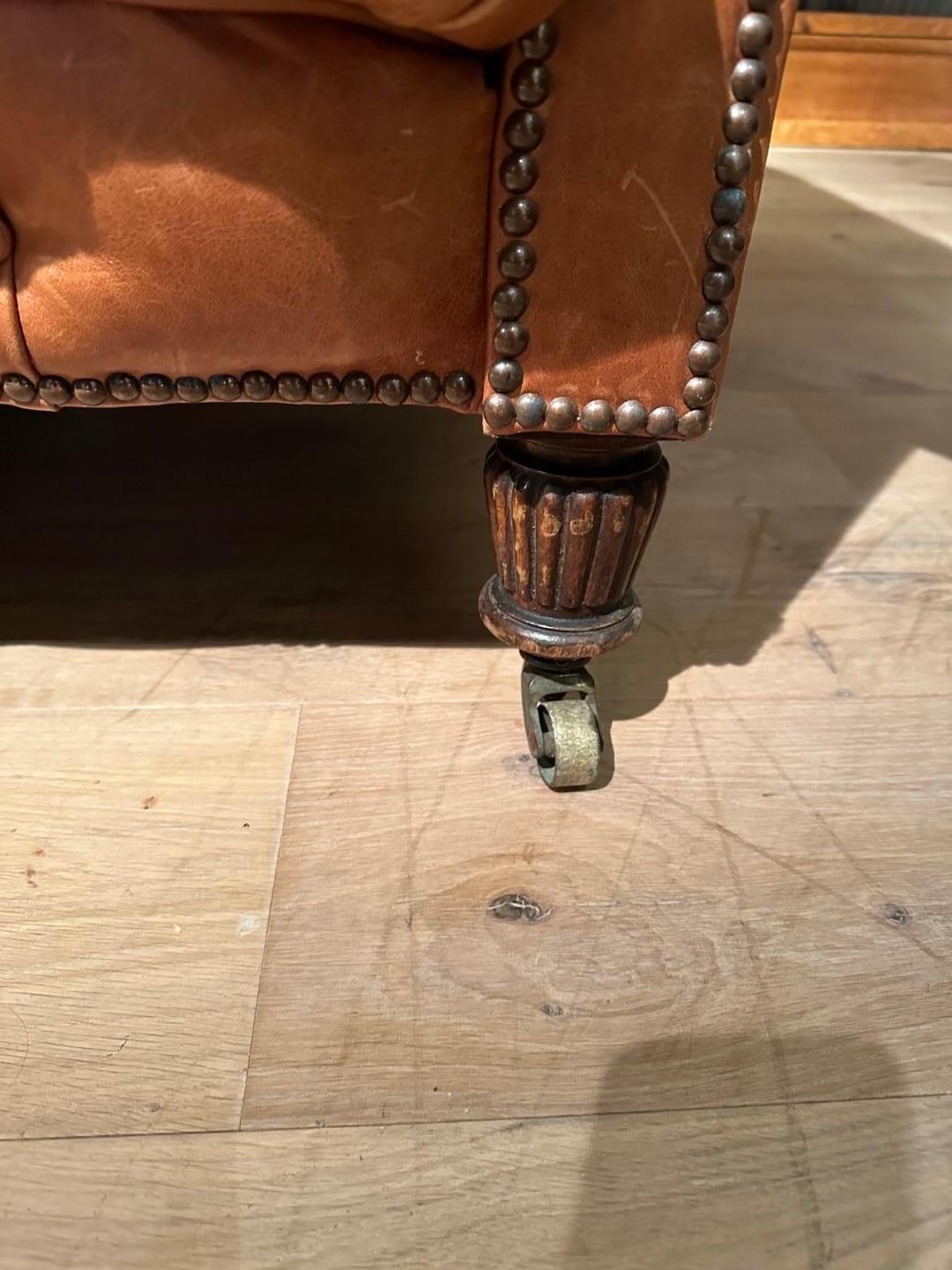Fine XIX secolo Antico divano Chesterfield vittoriano in pelle in vendita