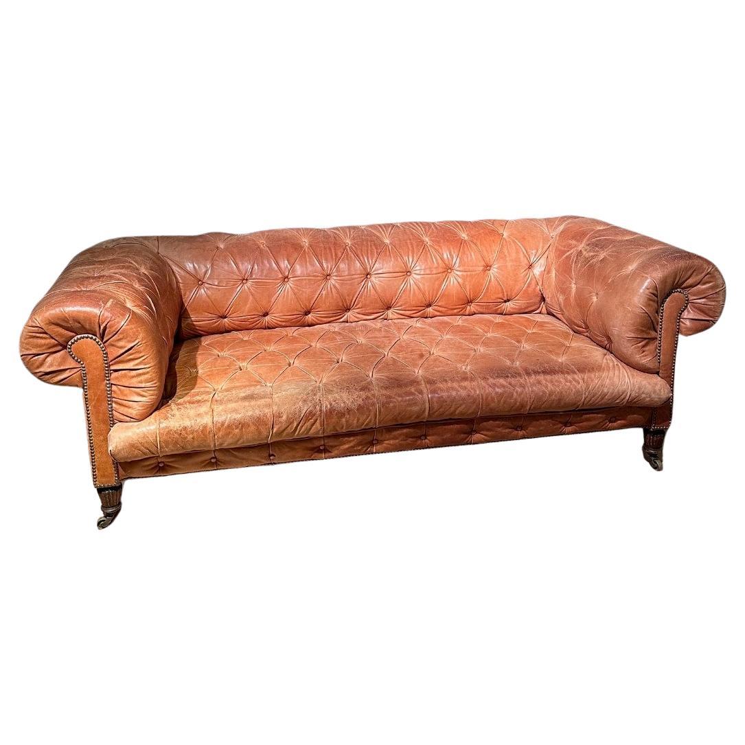 Antico divano Chesterfield vittoriano in pelle