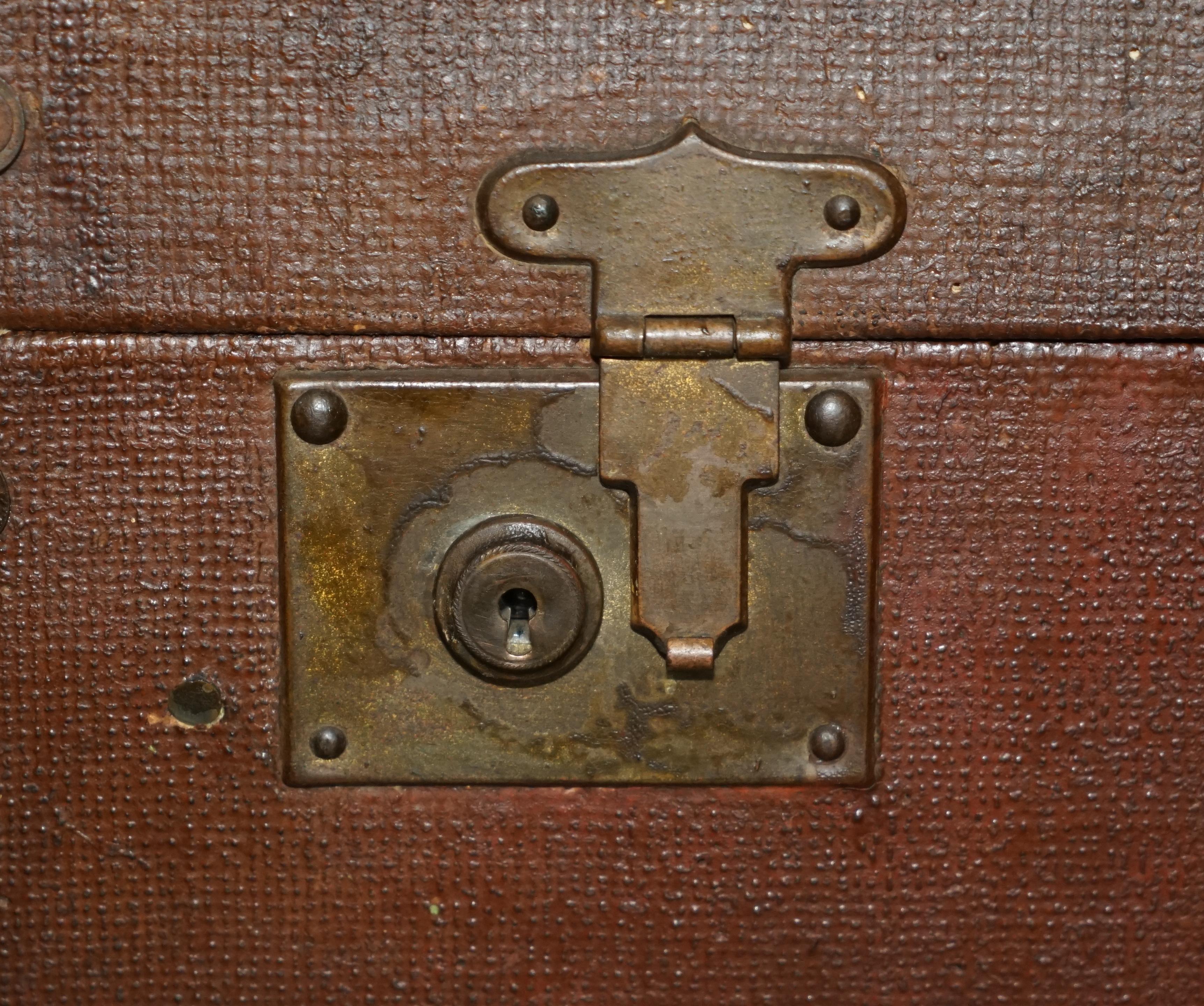 High Victorian ANTIQUE ViCTORIAN LEATHER ELM & CANVAS STEAMER TRUNK CHEST COFFEE TABLE MUST SEE For Sale