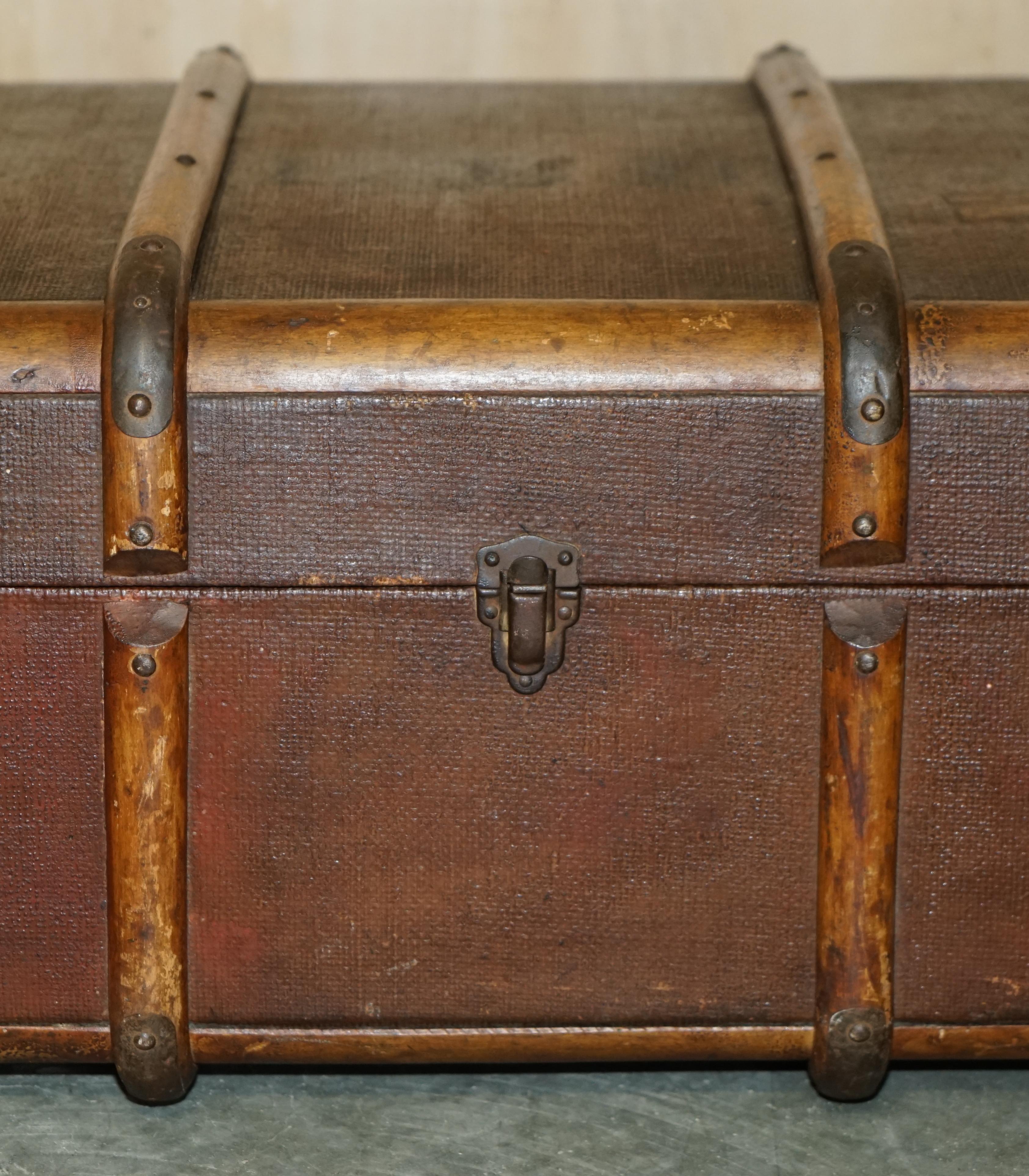 English ANTIQUE ViCTORIAN LEATHER ELM & CANVAS STEAMER TRUNK CHEST COFFEE TABLE MUST SEE For Sale