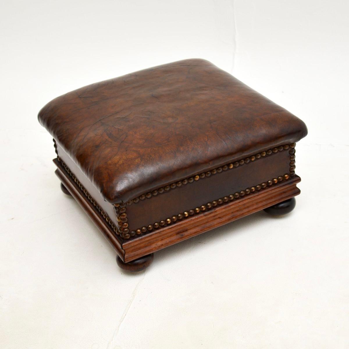 A charming and petite antique Victorian leather foot stool. This was made in England, it dates from around the 1860-1880 period.

It is of lovely quality and is upholstered in what appears to the original leather, which has a stunning patina. It has