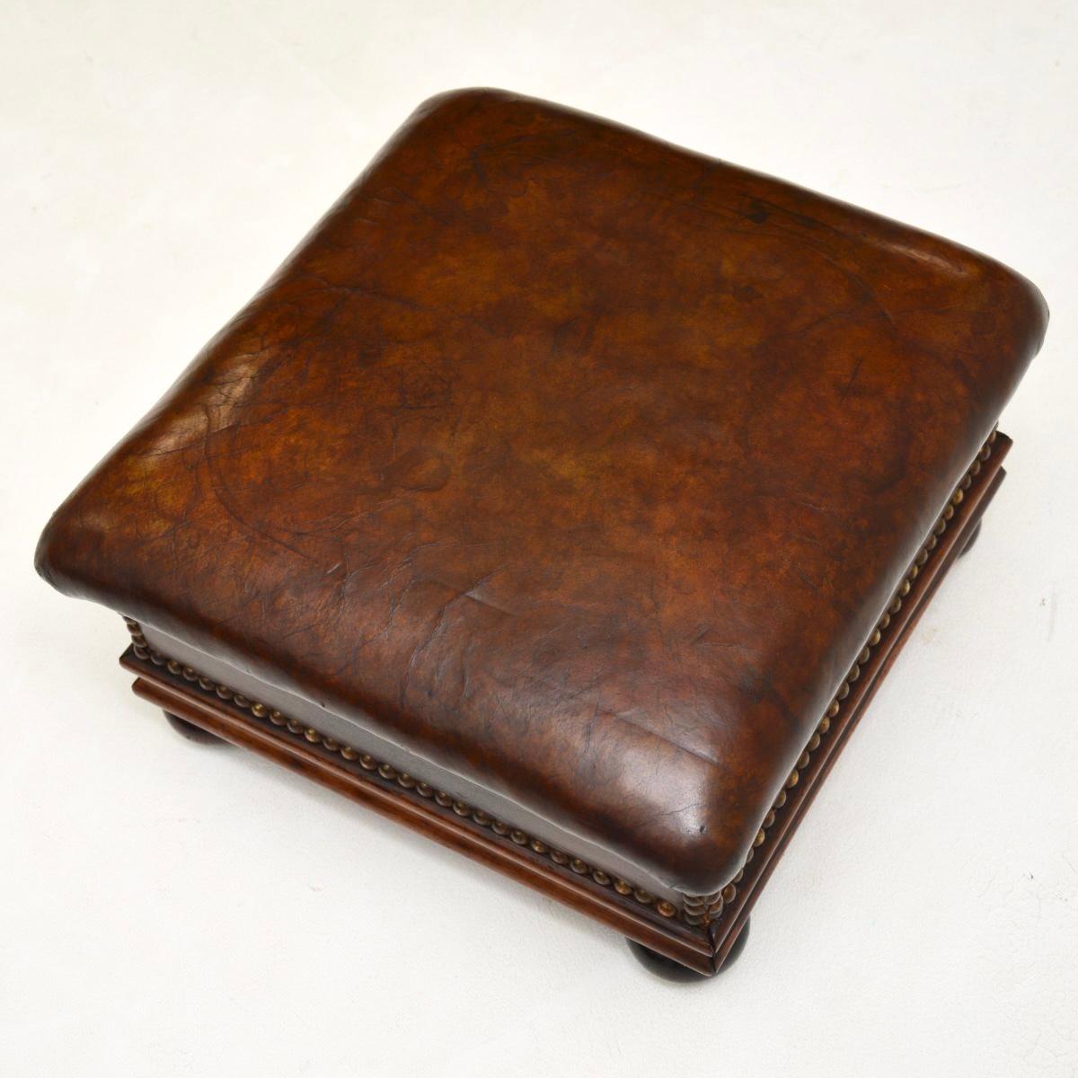 Antique Victorian Leather Foot Stool In Good Condition In London, GB