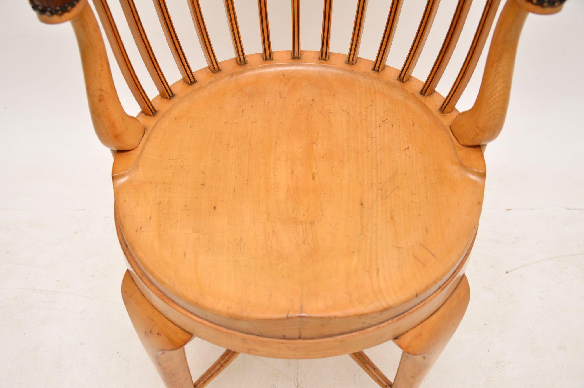 Ancienne chaise de bureau victorienne en cuir pivotant en vente 3
