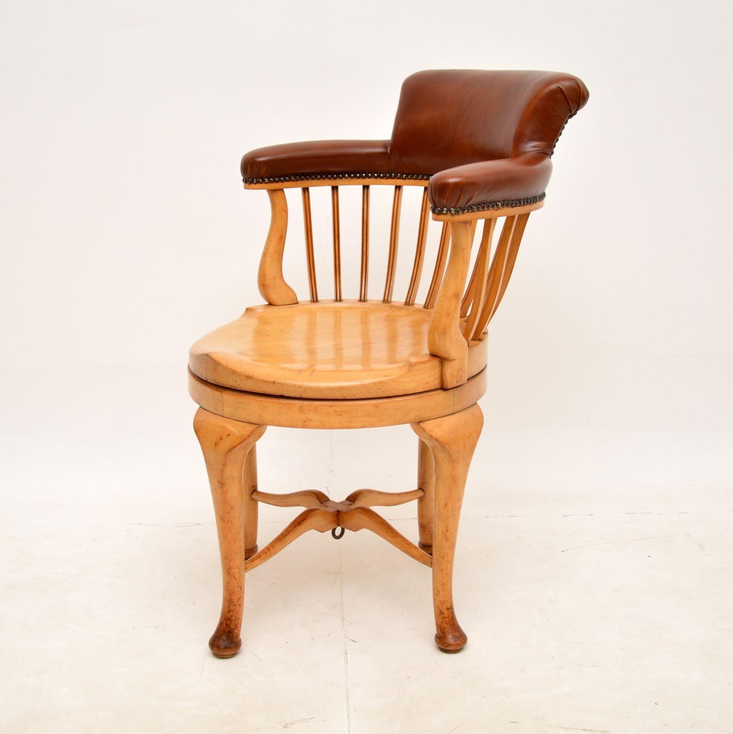 Antiker viktorianischer Leder-Schreibtisch-Drehstuhl (Britisch) im Angebot