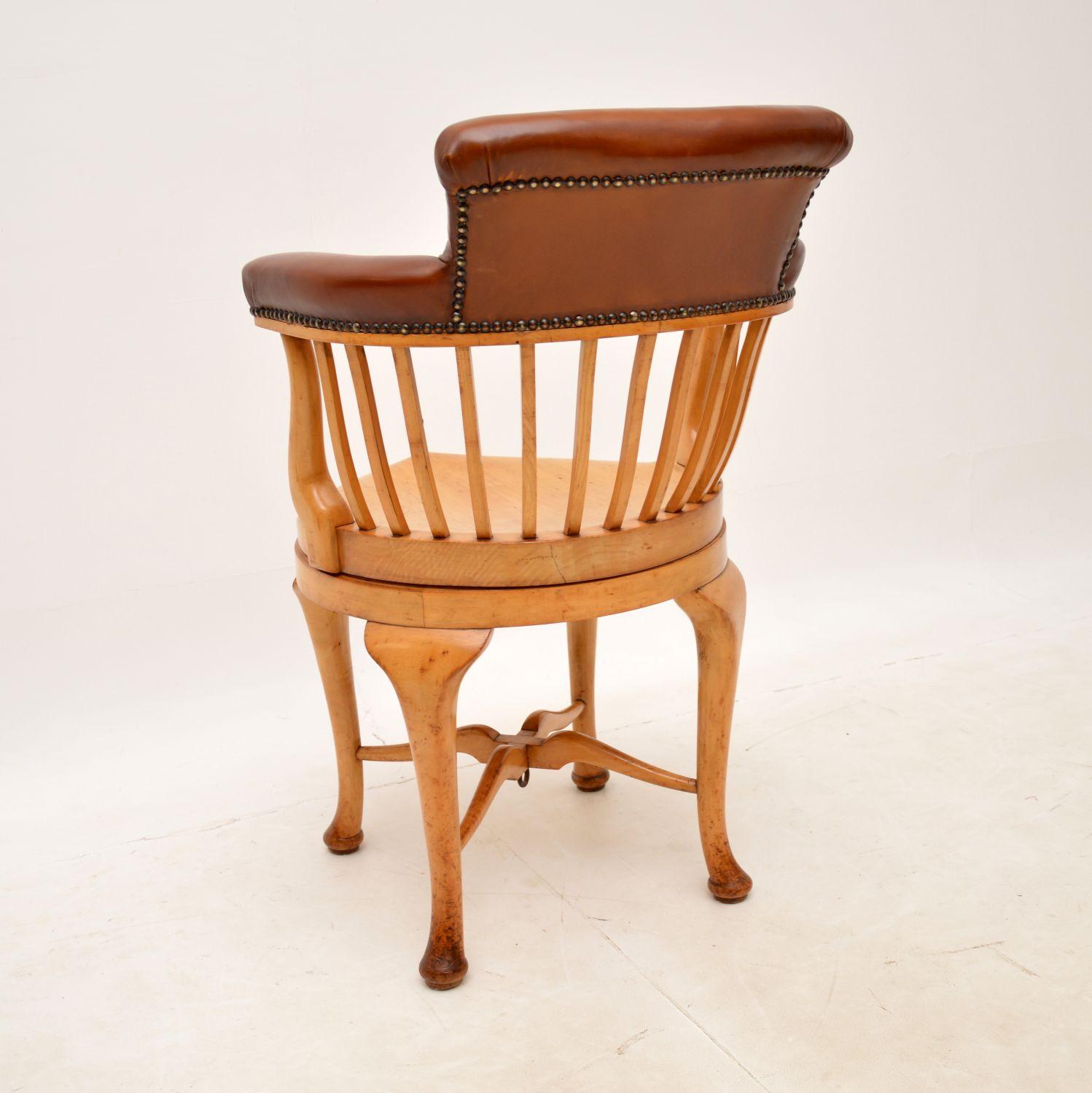 Fin du XIXe siècle Ancienne chaise de bureau victorienne en cuir pivotant en vente