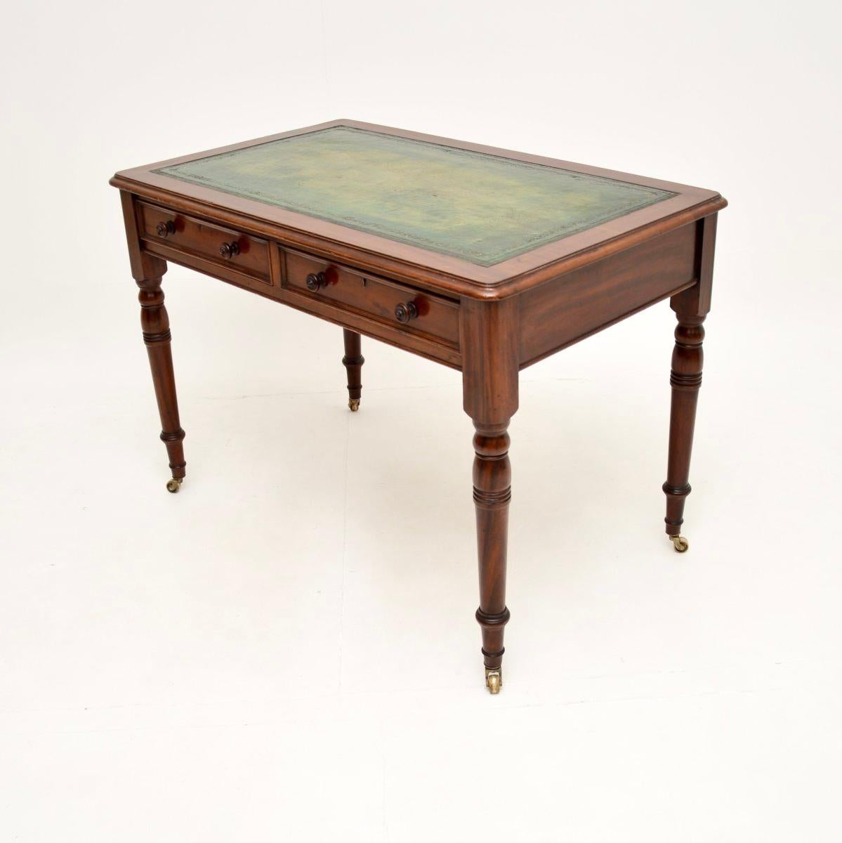 Antique Victorian Leather Top Desk / Writing Table In Good Condition In London, GB