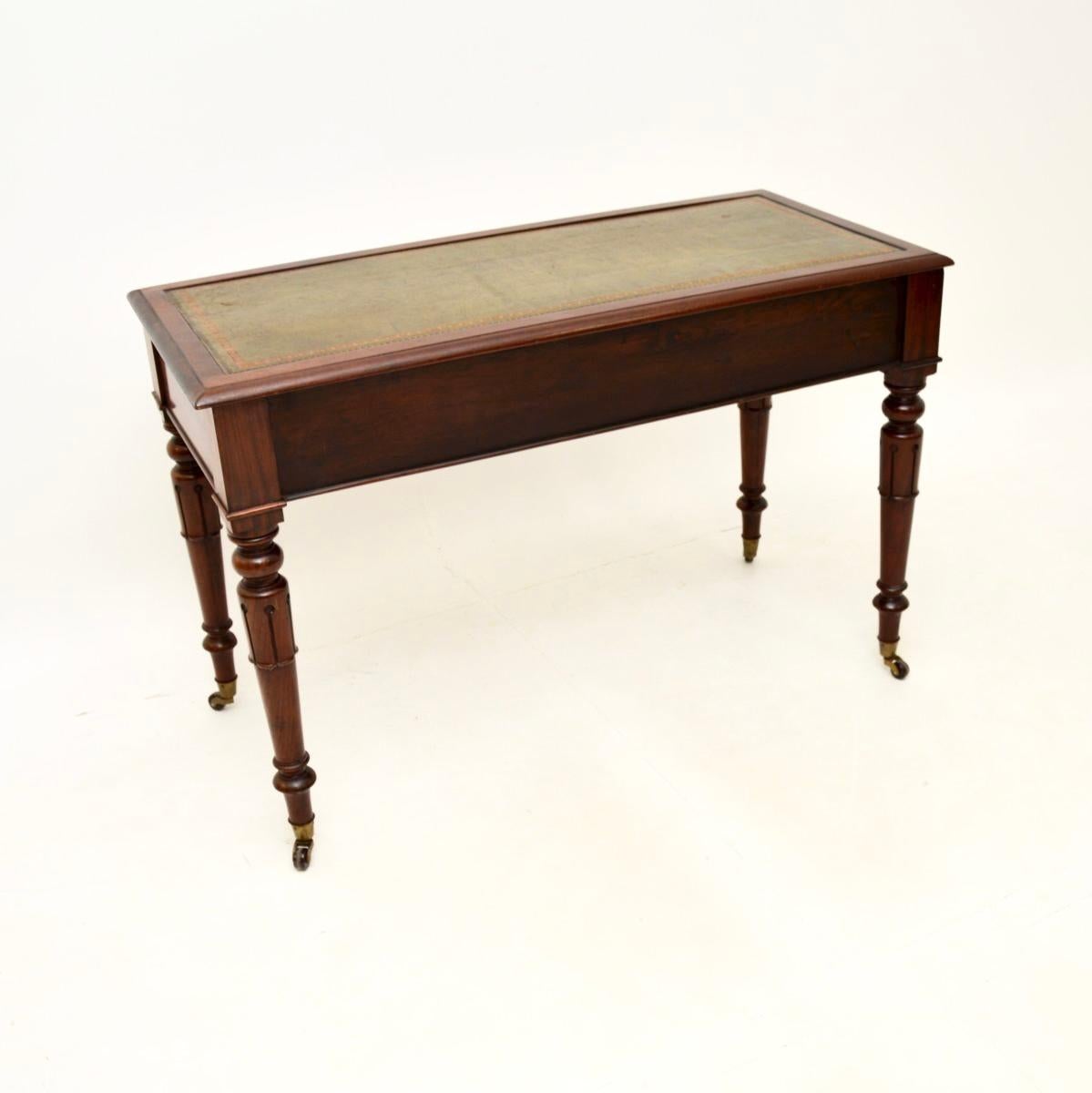 Bureau / Table à écrire victorien ancien Bon état à London, GB