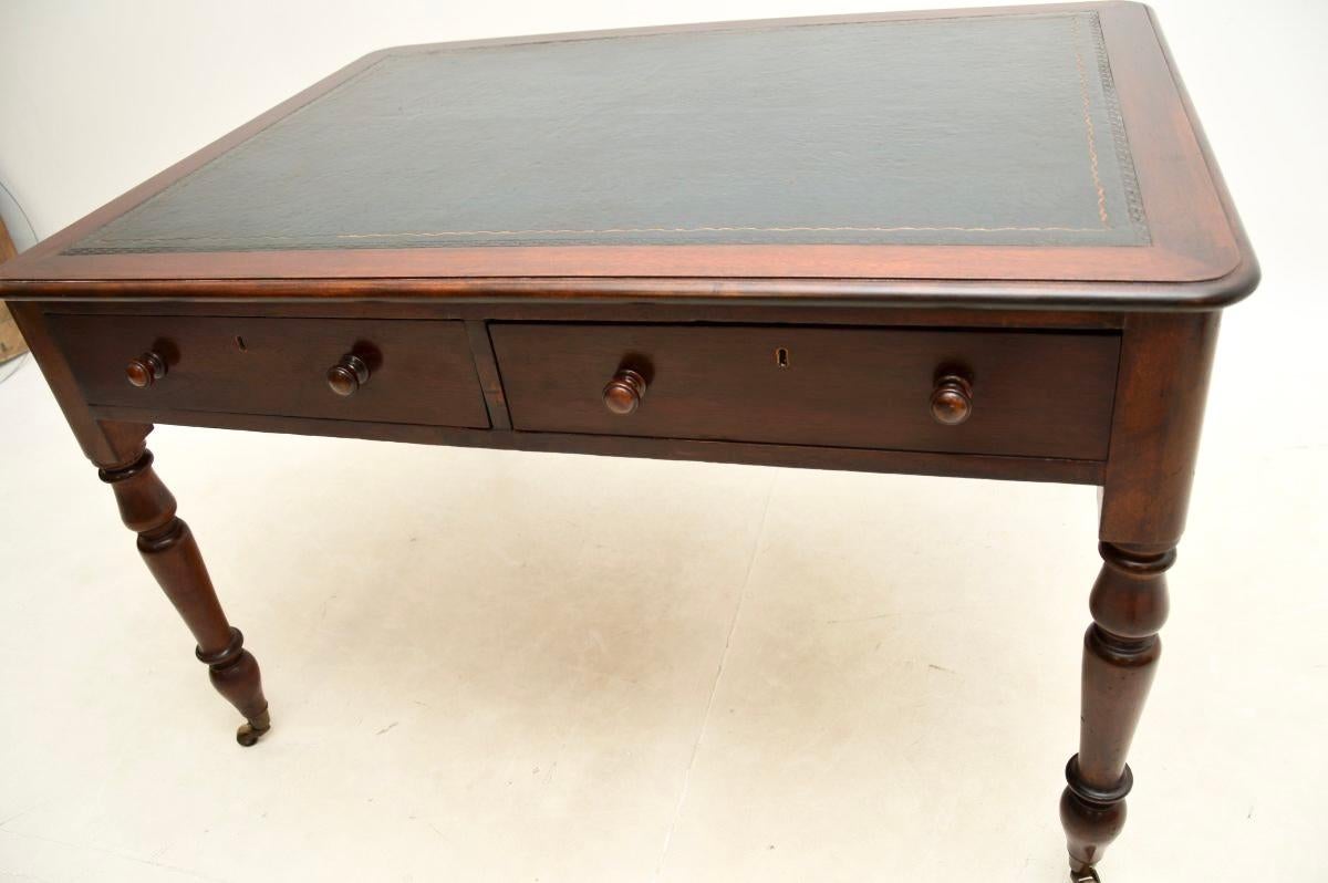 Antiker viktorianischer Partner-Schreibtisch/Schreibtisch mit Lederplatte im Angebot 4