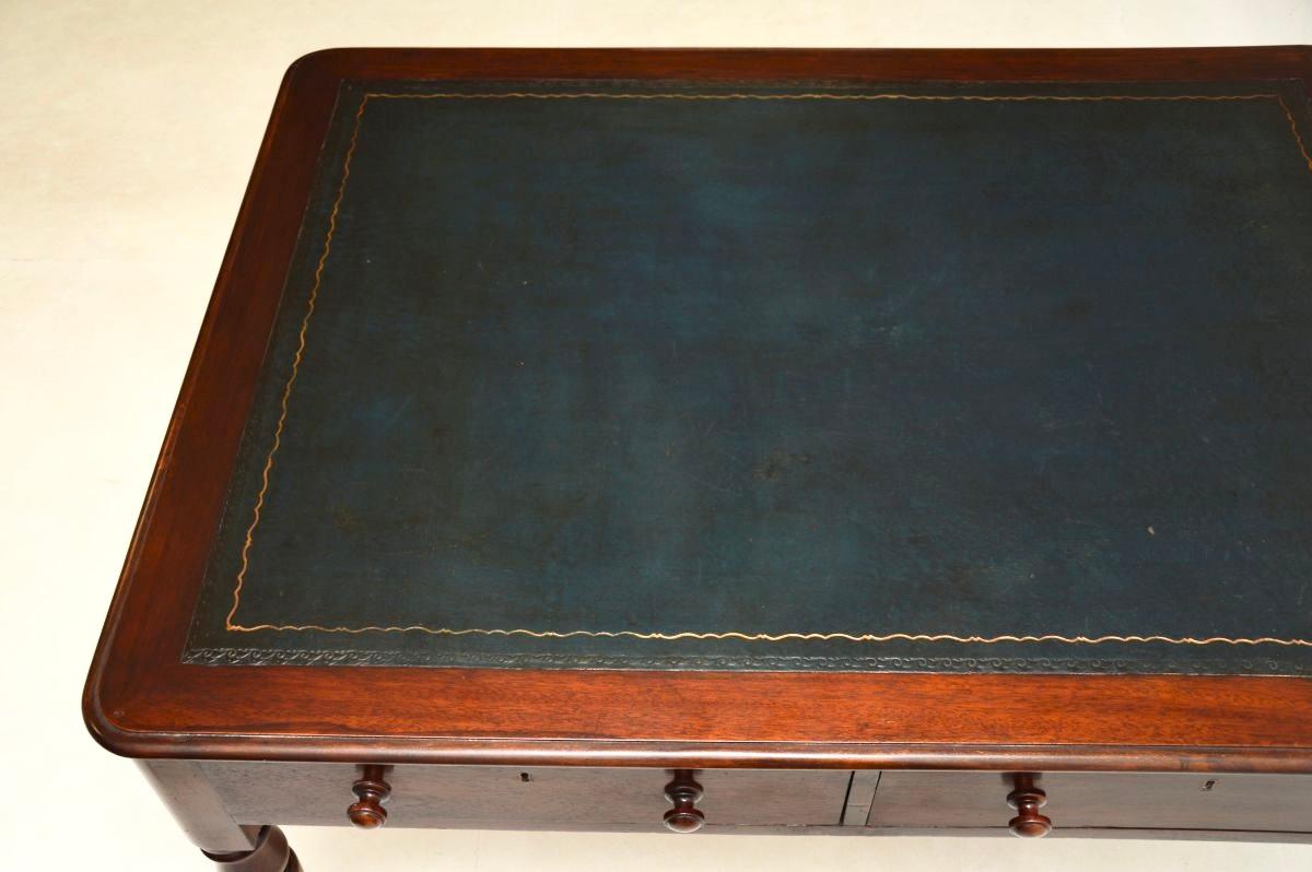Antique Victorian Leather Top Partners Desk / Writing Table In Good Condition For Sale In London, GB