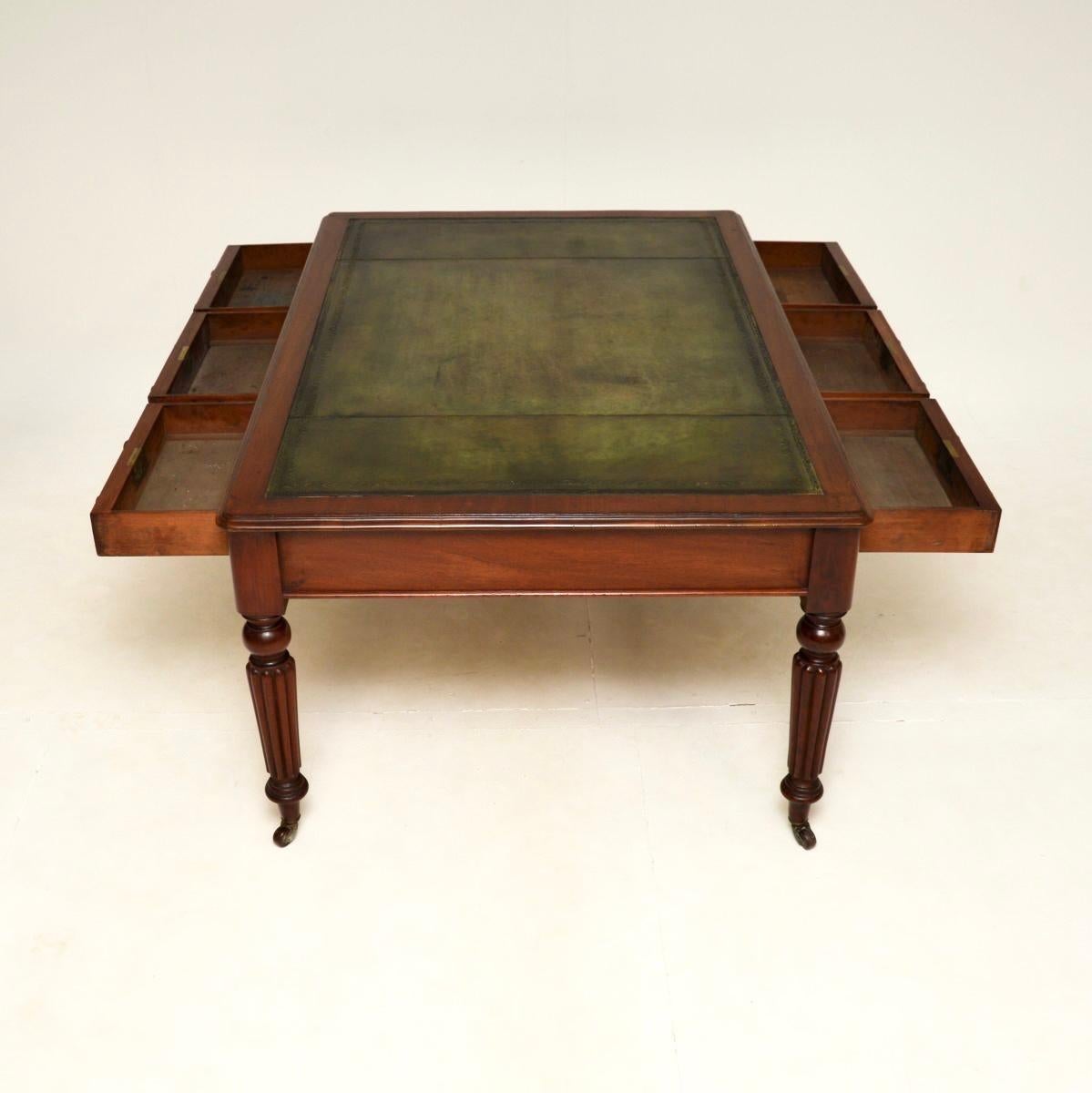 Milieu du XIXe siècle Ancien bureau/table d'écriture victorien en vente